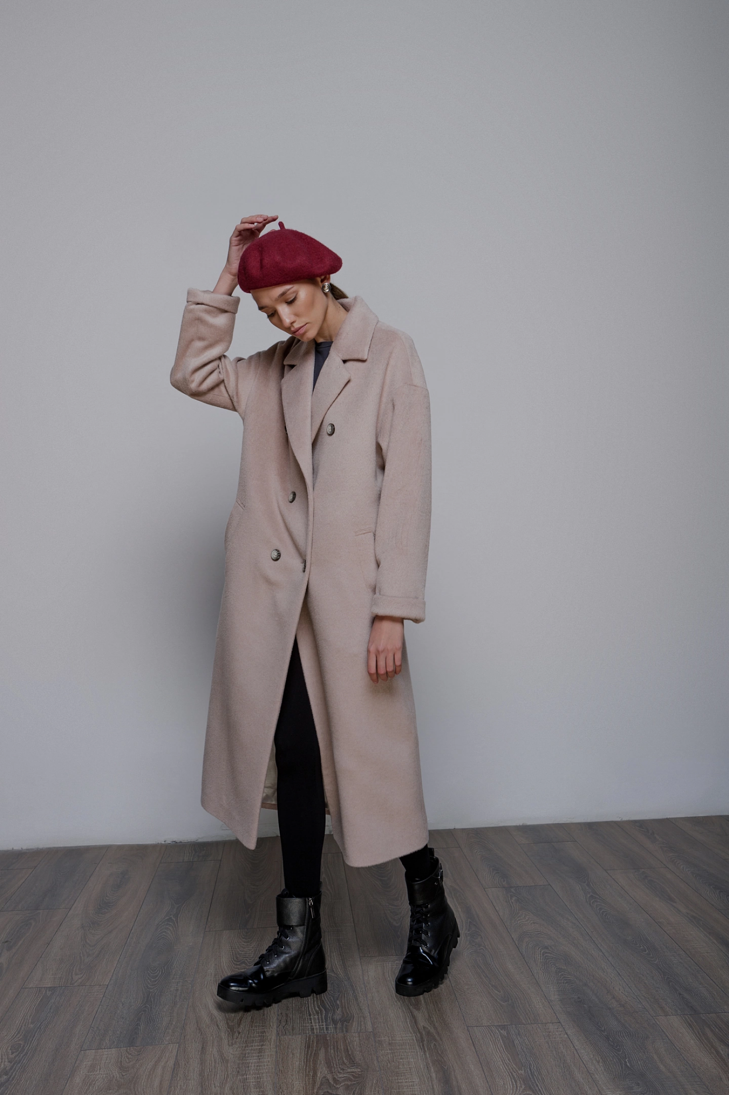 Пальто двубортное со спущенным плечом со съёмным утеплённым жилетом