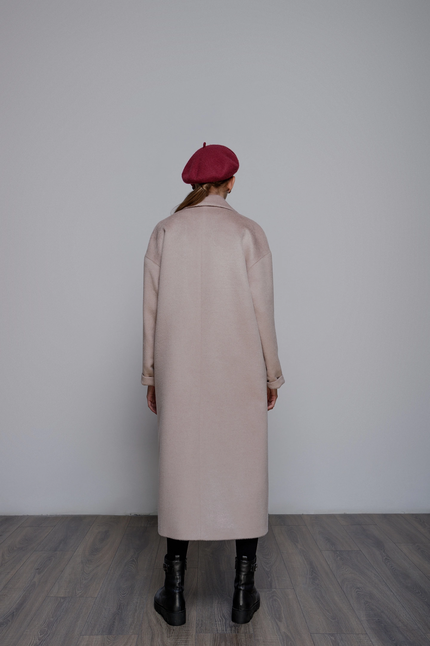 Пальто двубортное со спущенным плечом со съёмным утеплённым жилетом