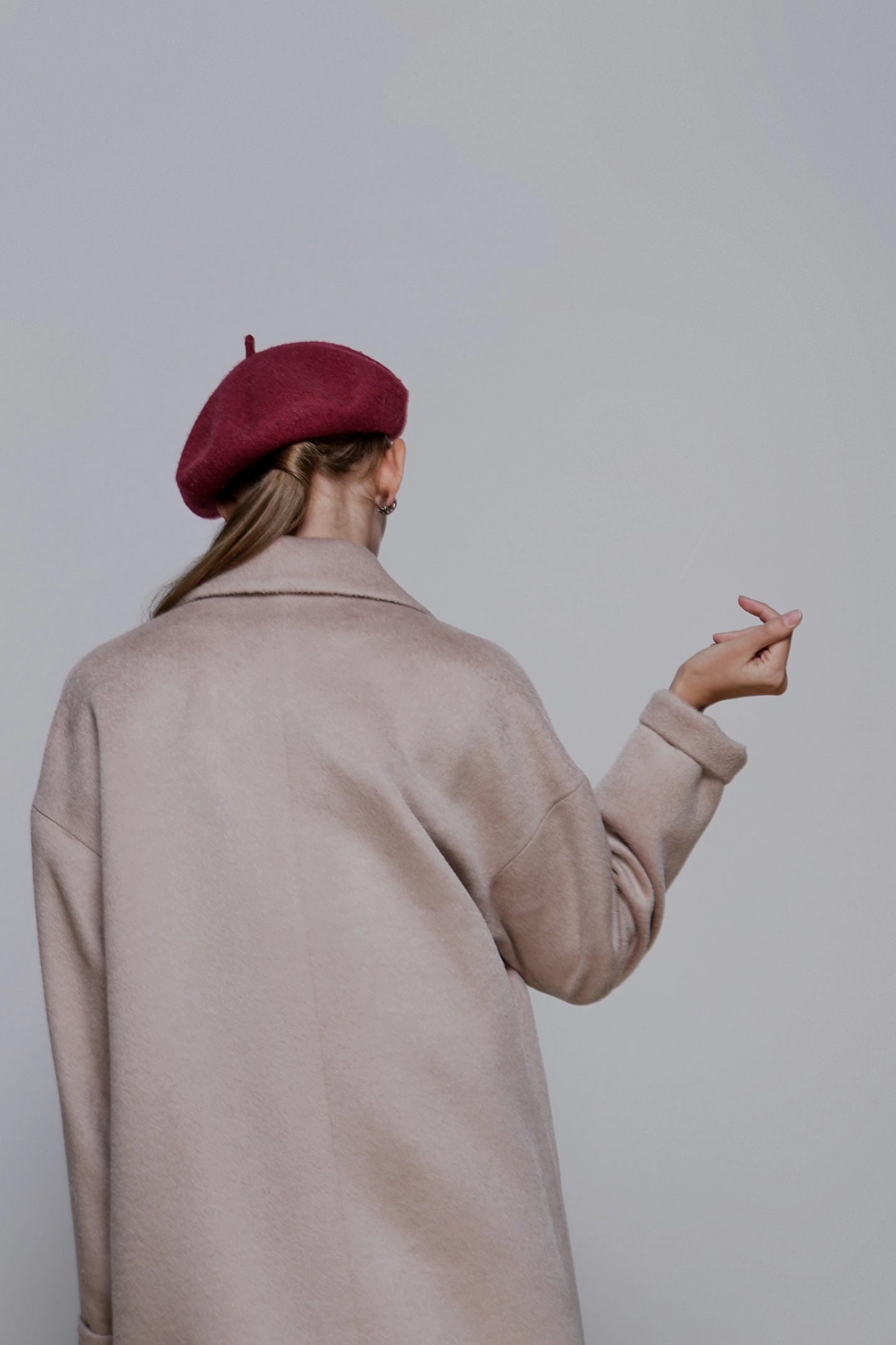 Пальто двубортное со спущенным плечом со съёмным утеплённым жилетом