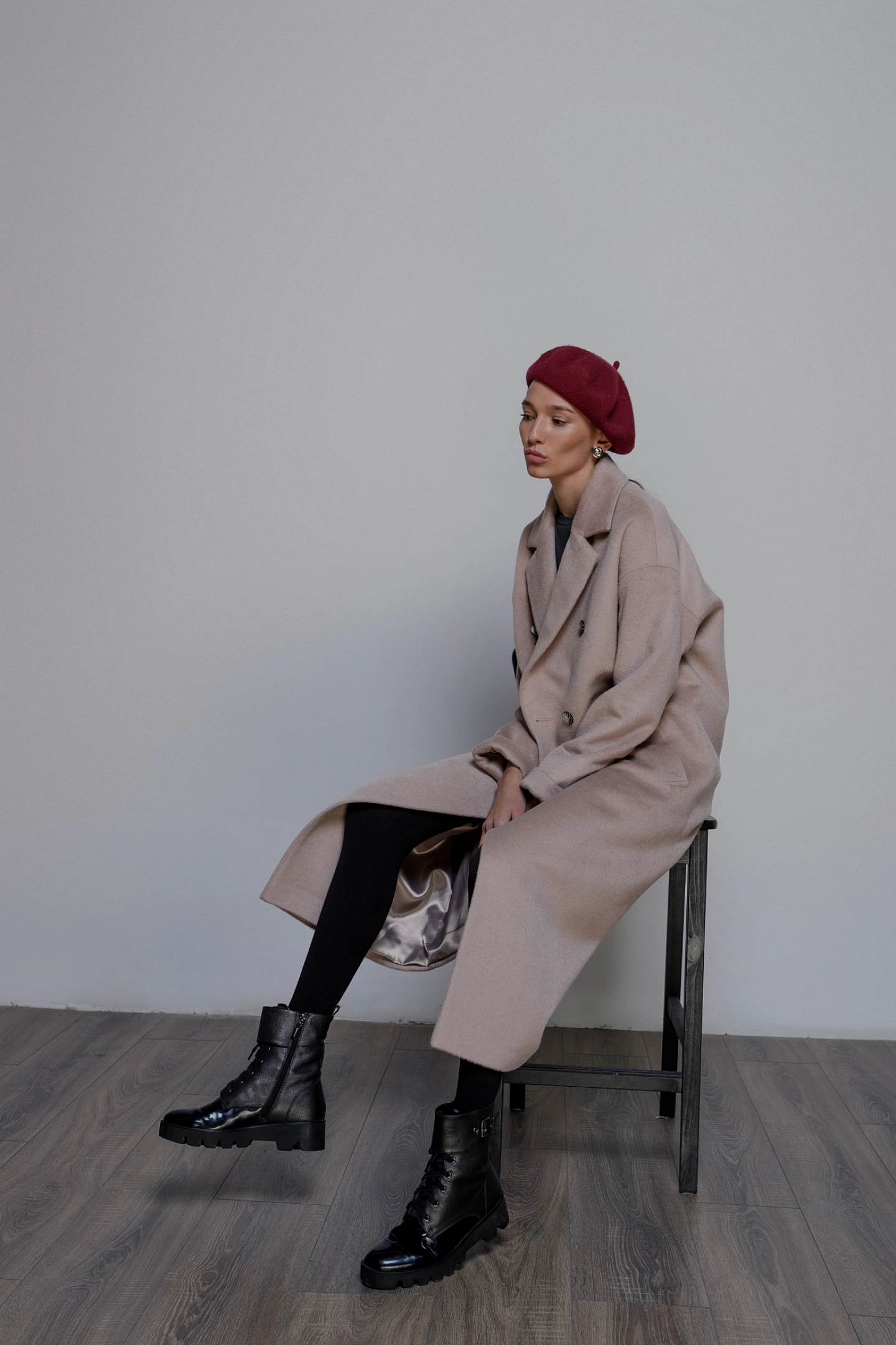 Пальто двубортное со спущенным плечом со съёмным утеплённым жилетом