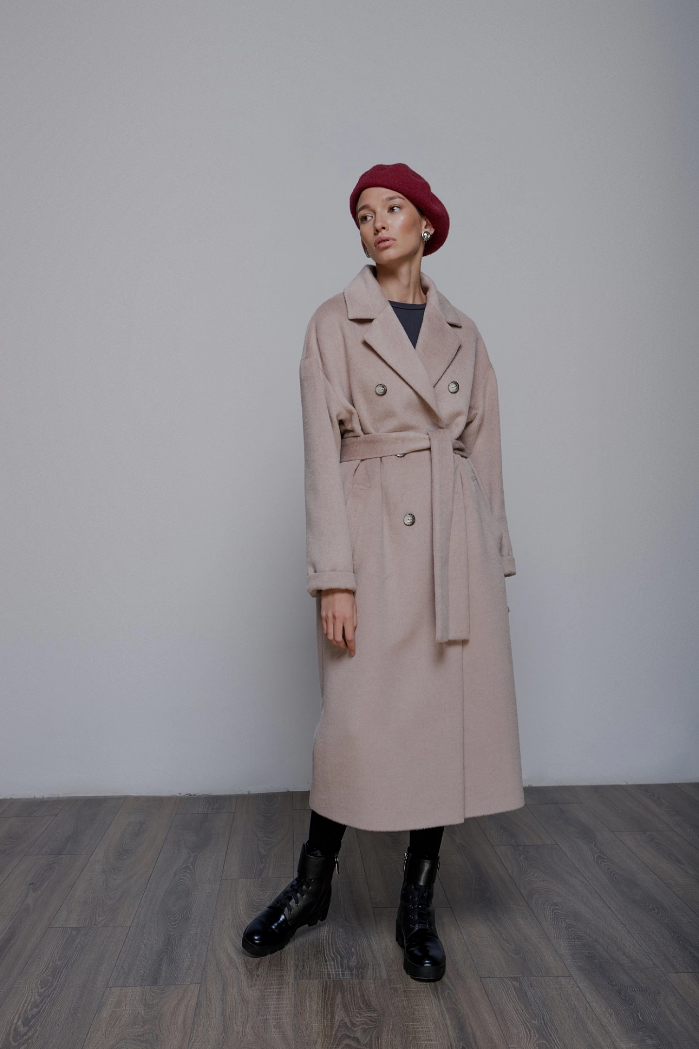 Пальто двубортное со спущенным плечом со съёмным утеплённым жилетом