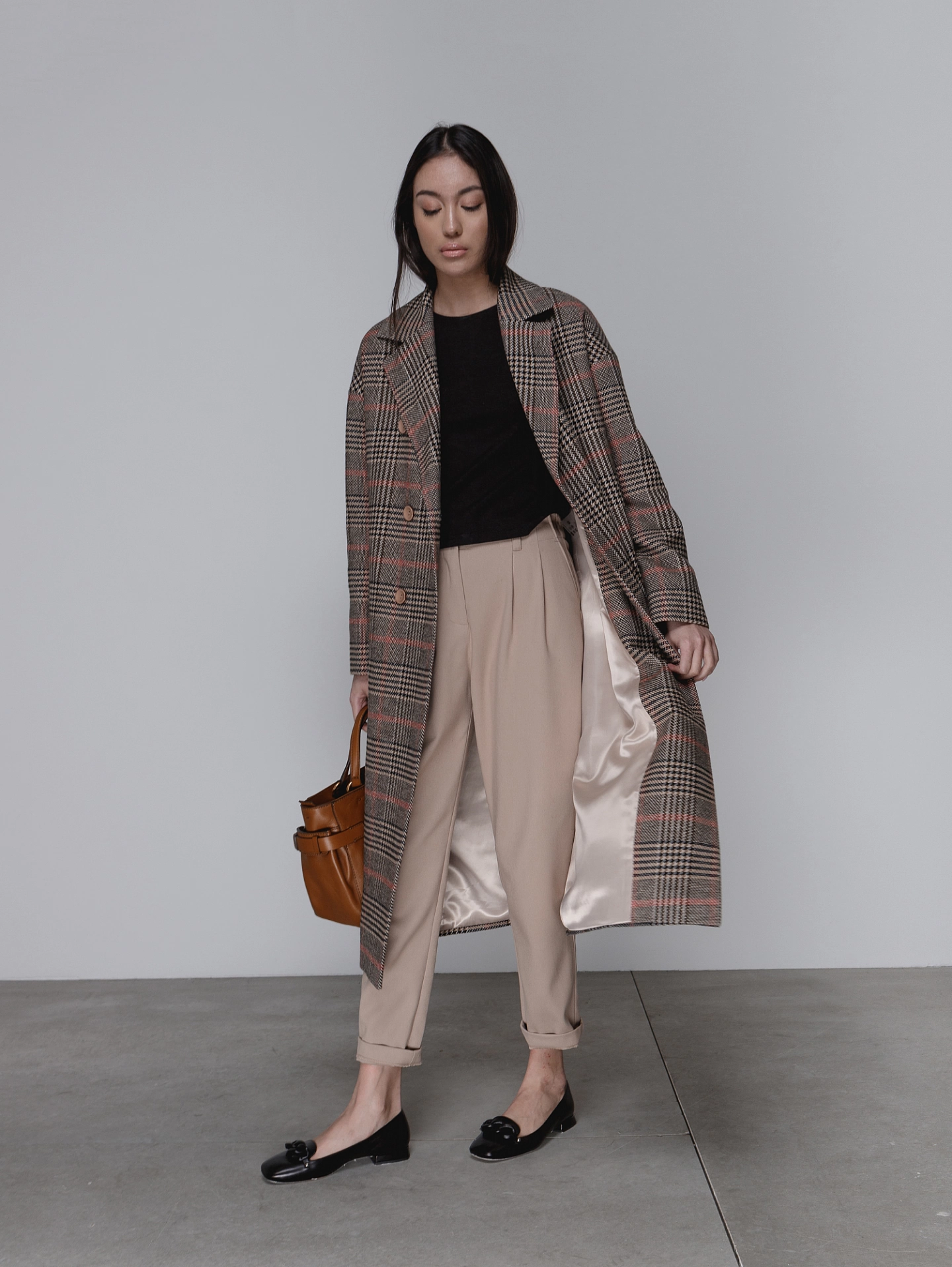 Пальто двубортное со спущенным плечом