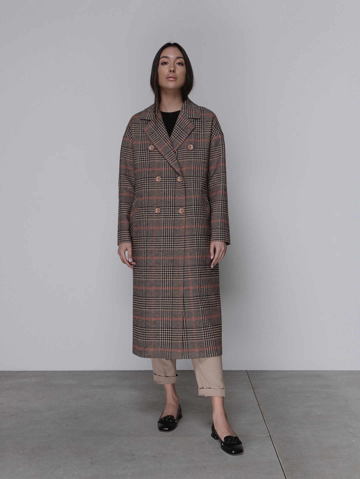 Пальто двубортное со спущенным плечом