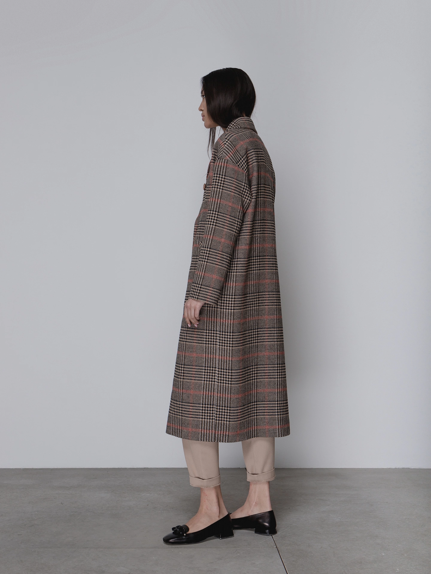 Пальто двубортное со спущенным плечом