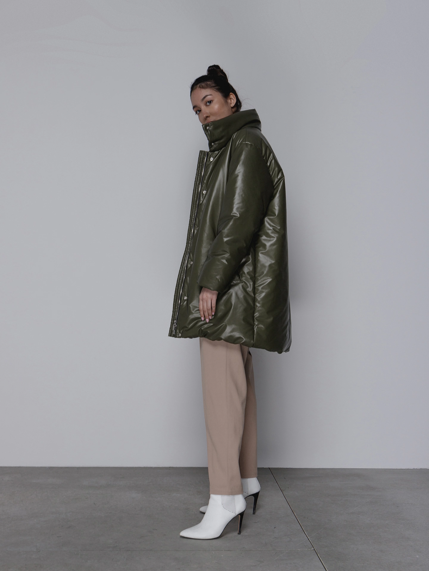 Пуховик объемный со стойкой