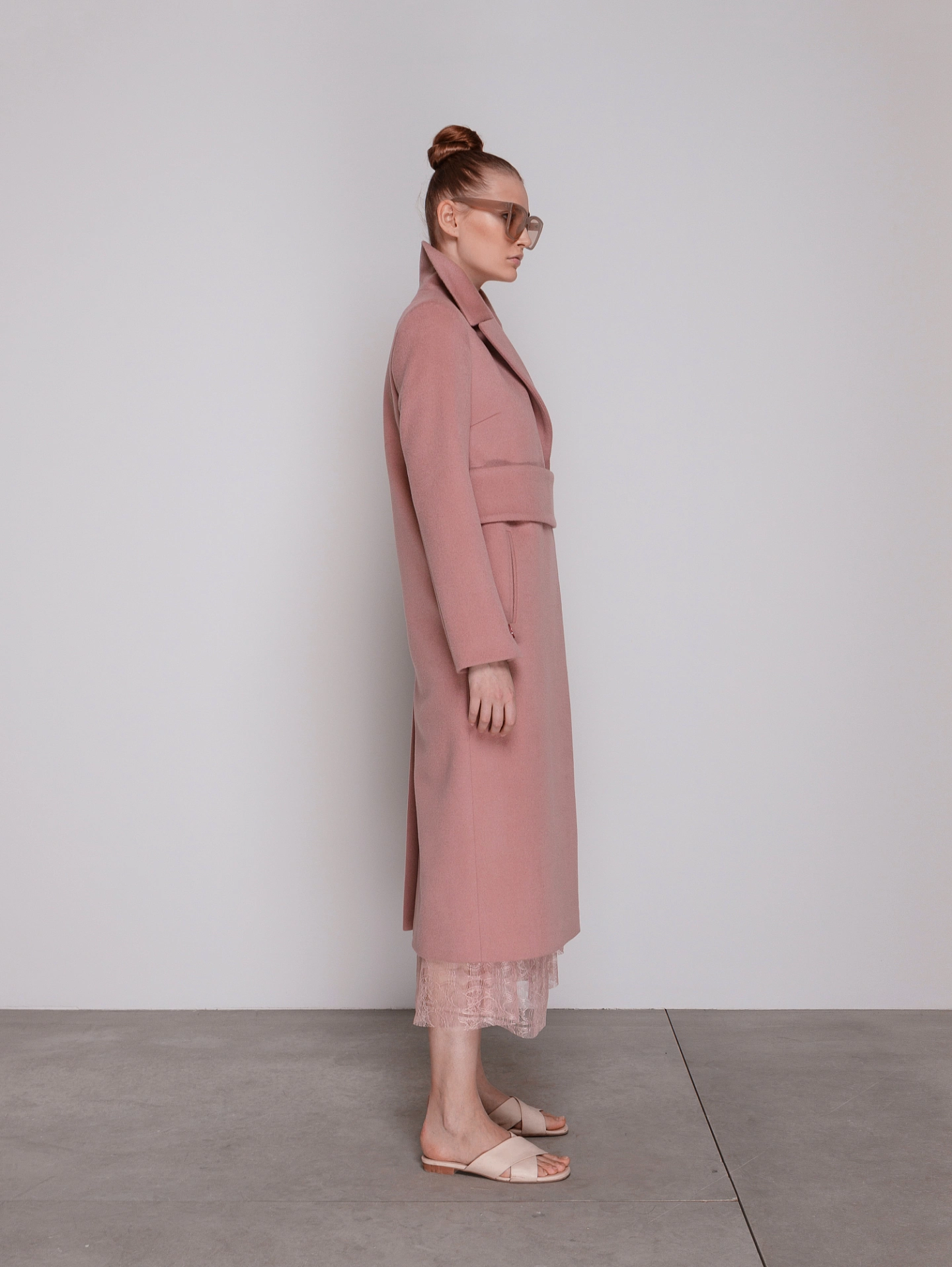 Пальто с асимметричным поясом