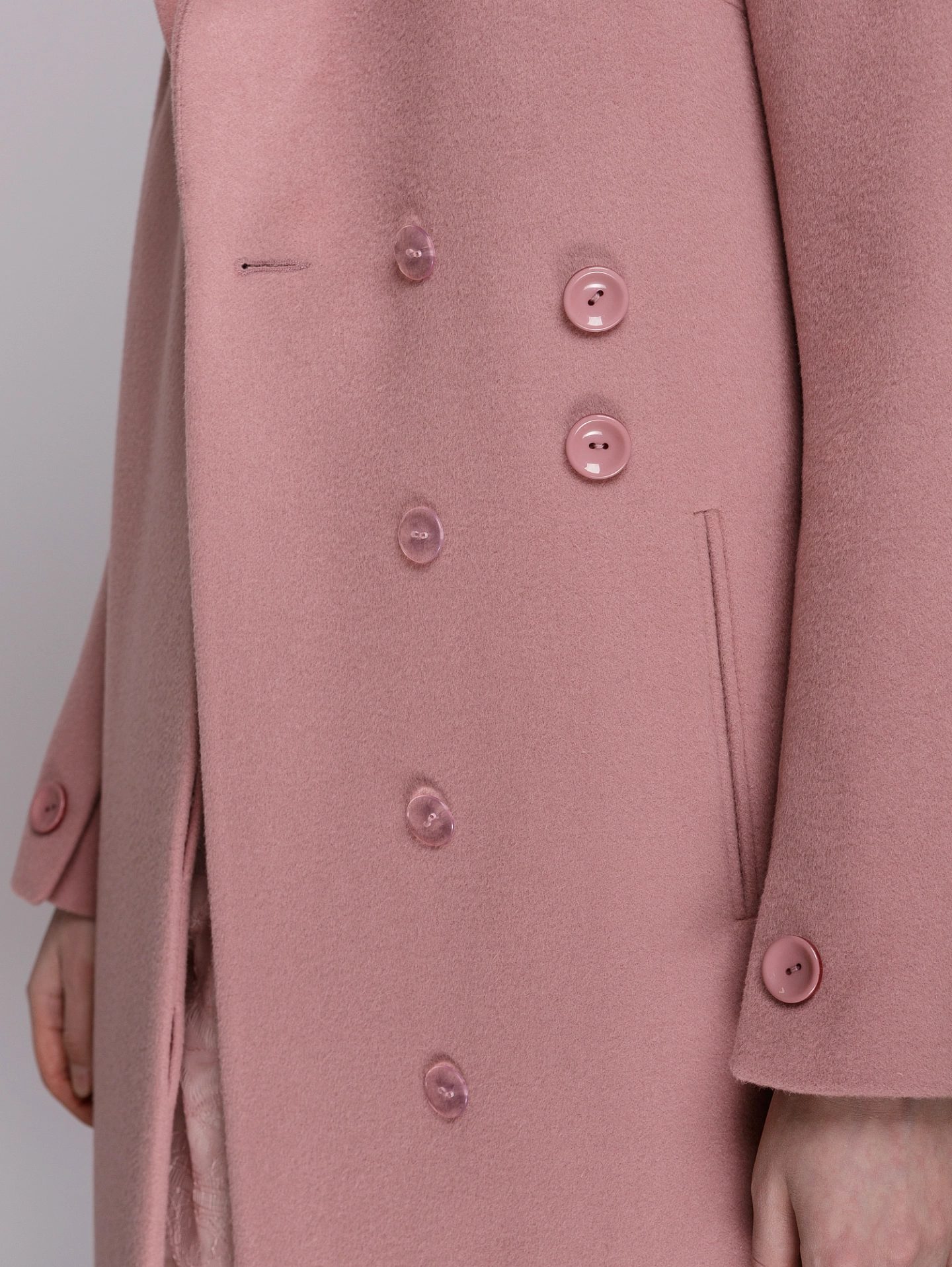 Пальто с асимметричным поясом