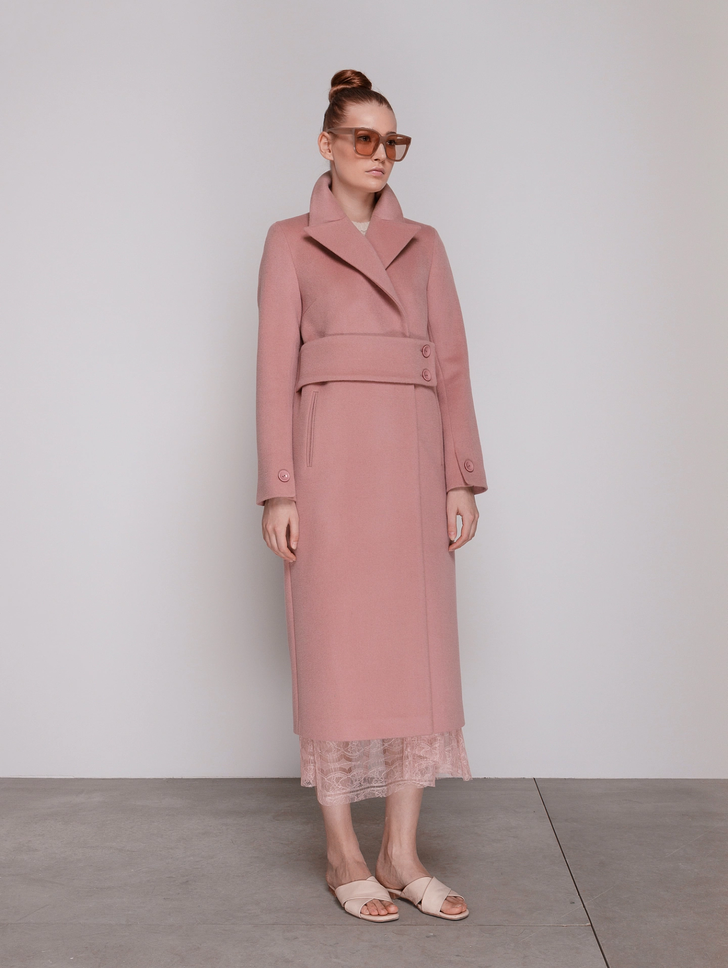 Пальто с асимметричным поясом