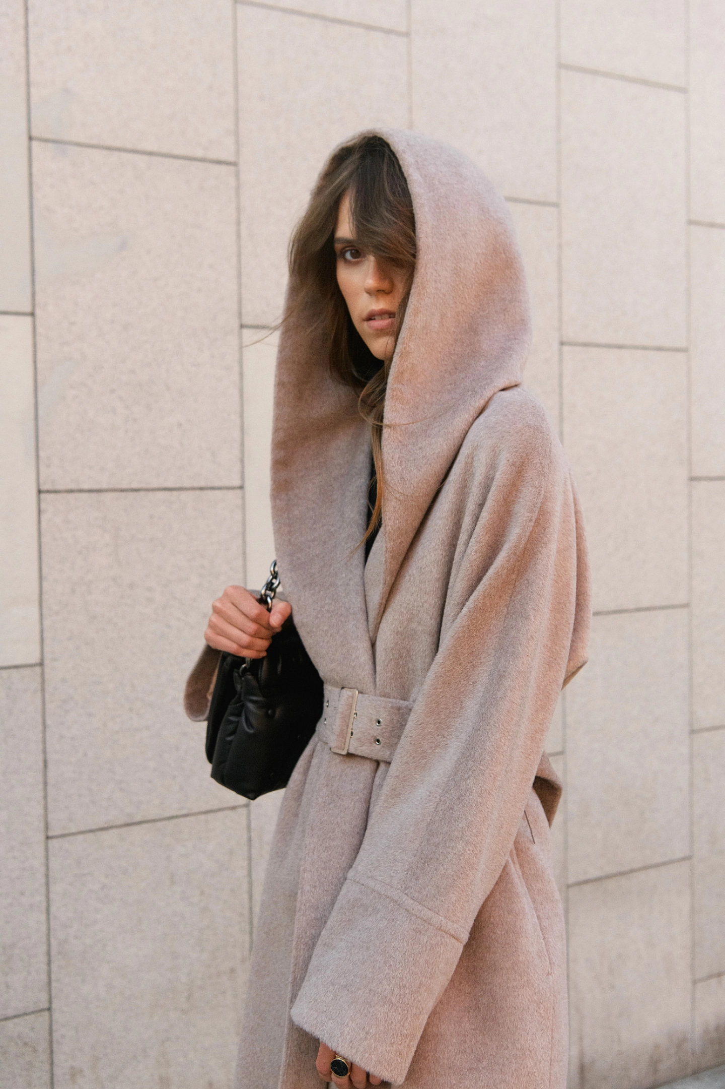 Пальто оверсайз с капюшоном