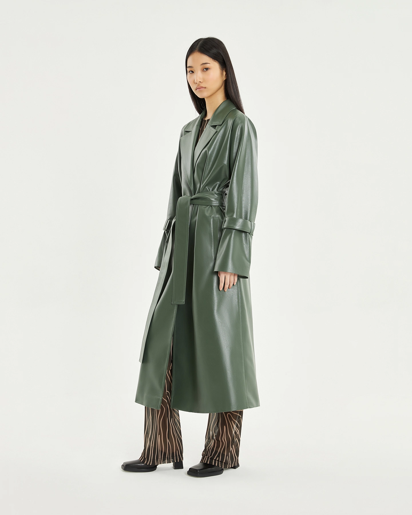 Batwing sleeve trench