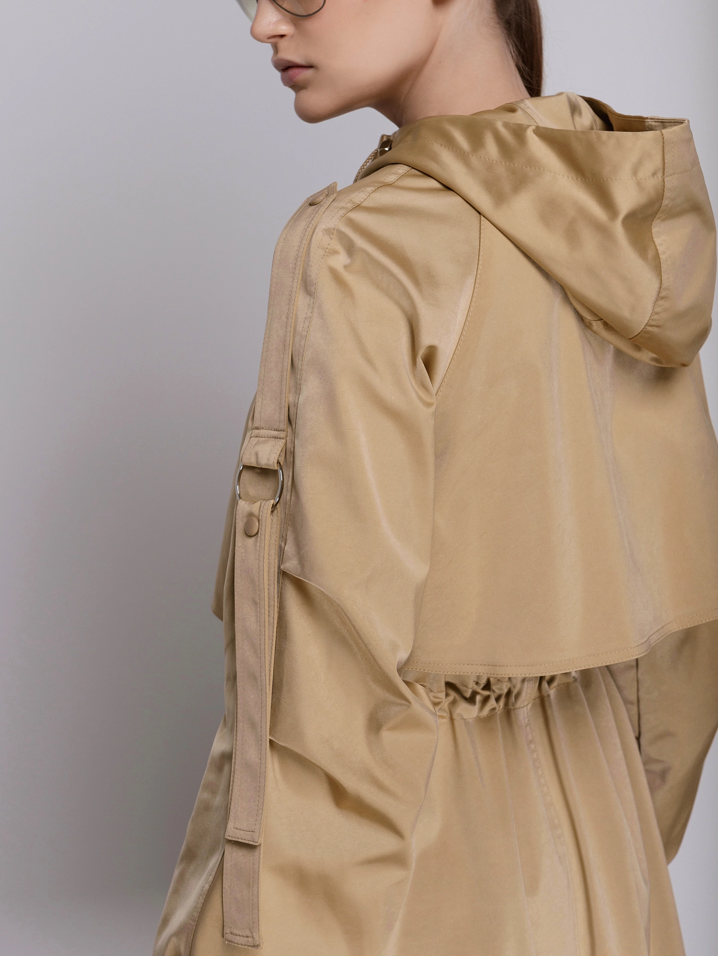 Плащ с капюшоном