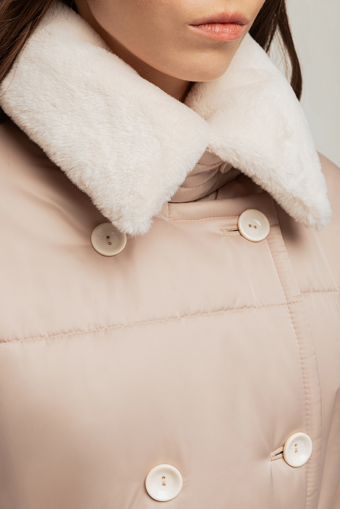 Пуховик стёганый со съёмным воротником укороченный