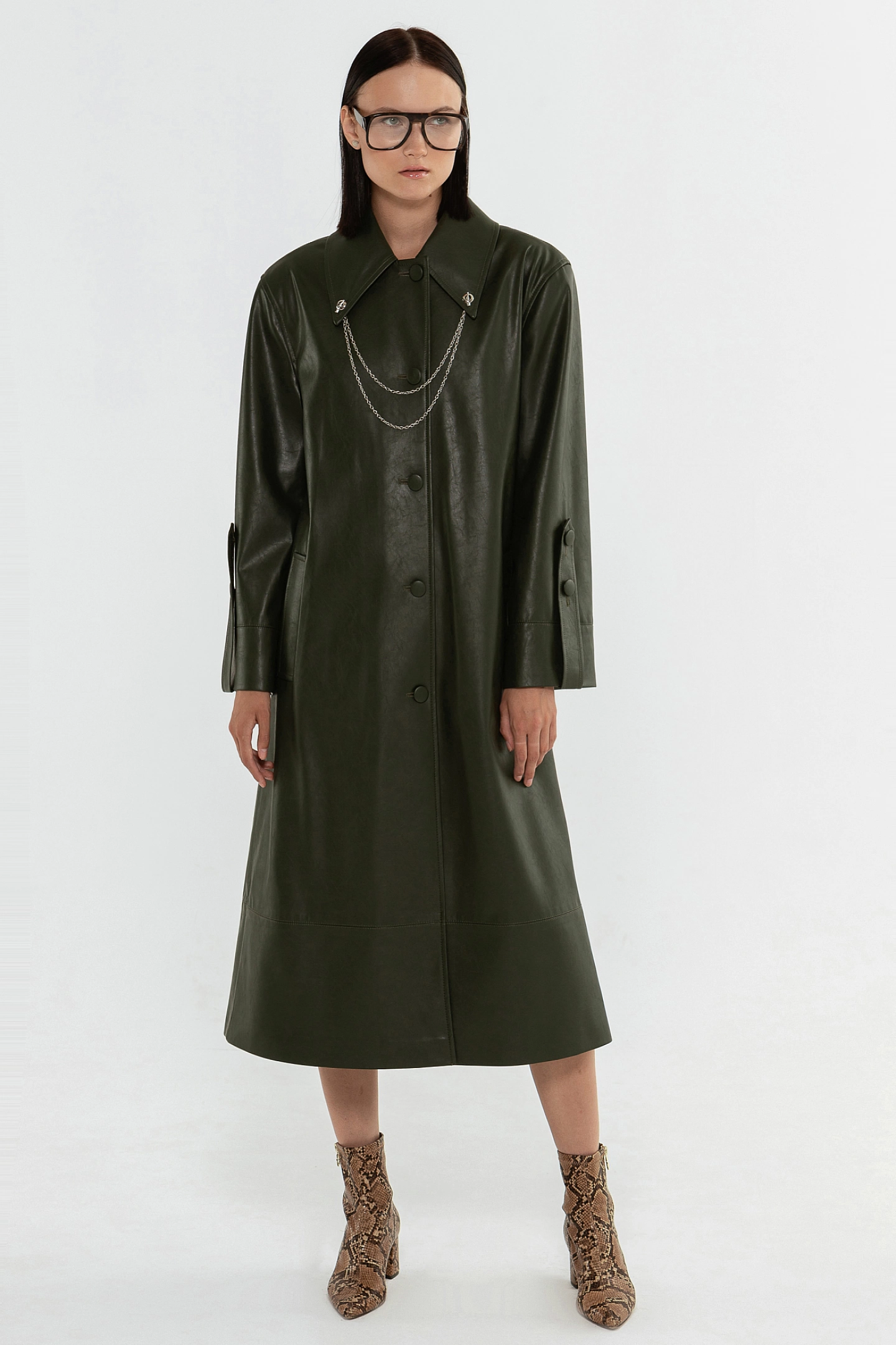 Тренч однобортный с патами на рукавах