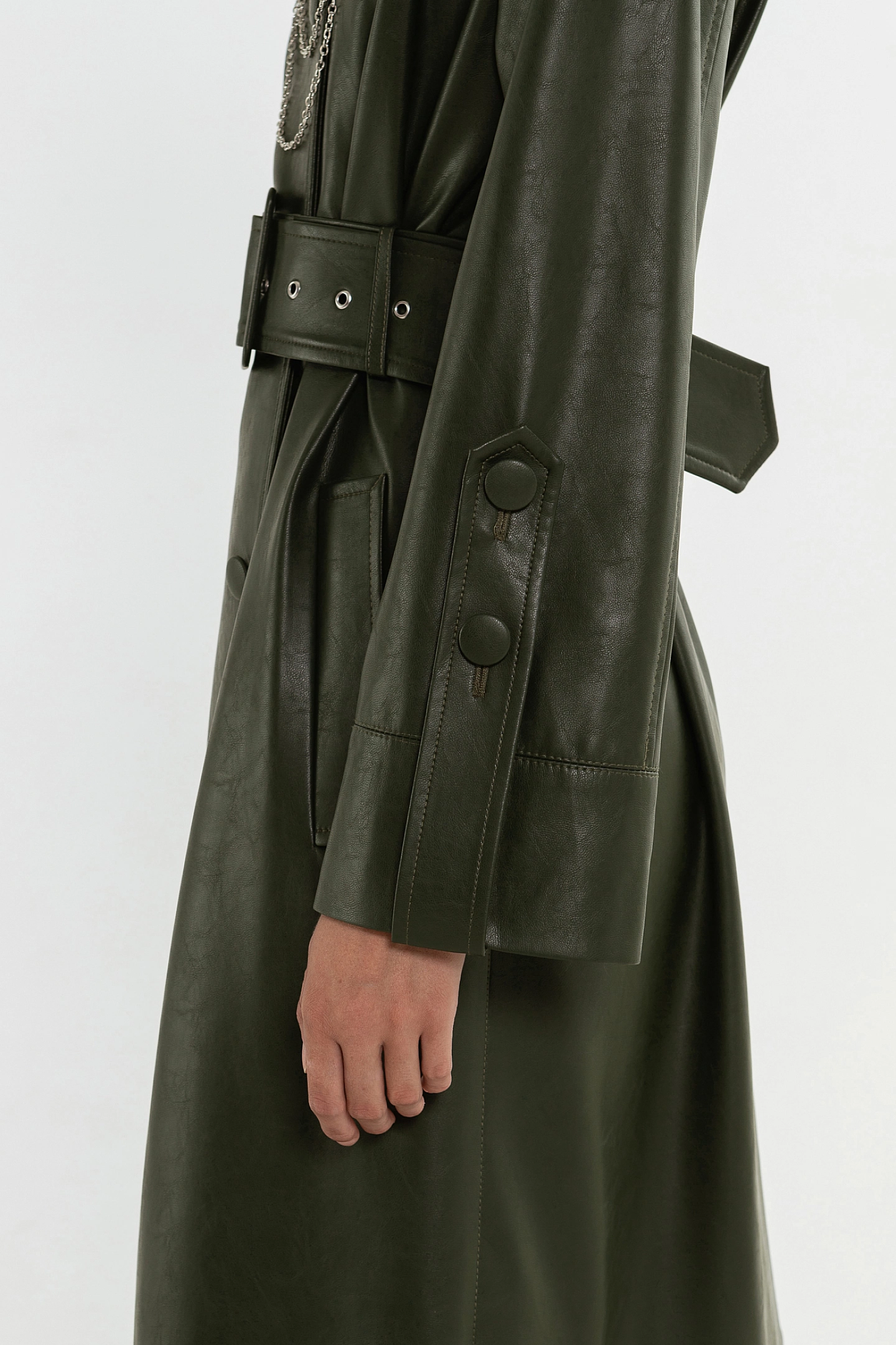 Тренч однобортный с патами на рукавах