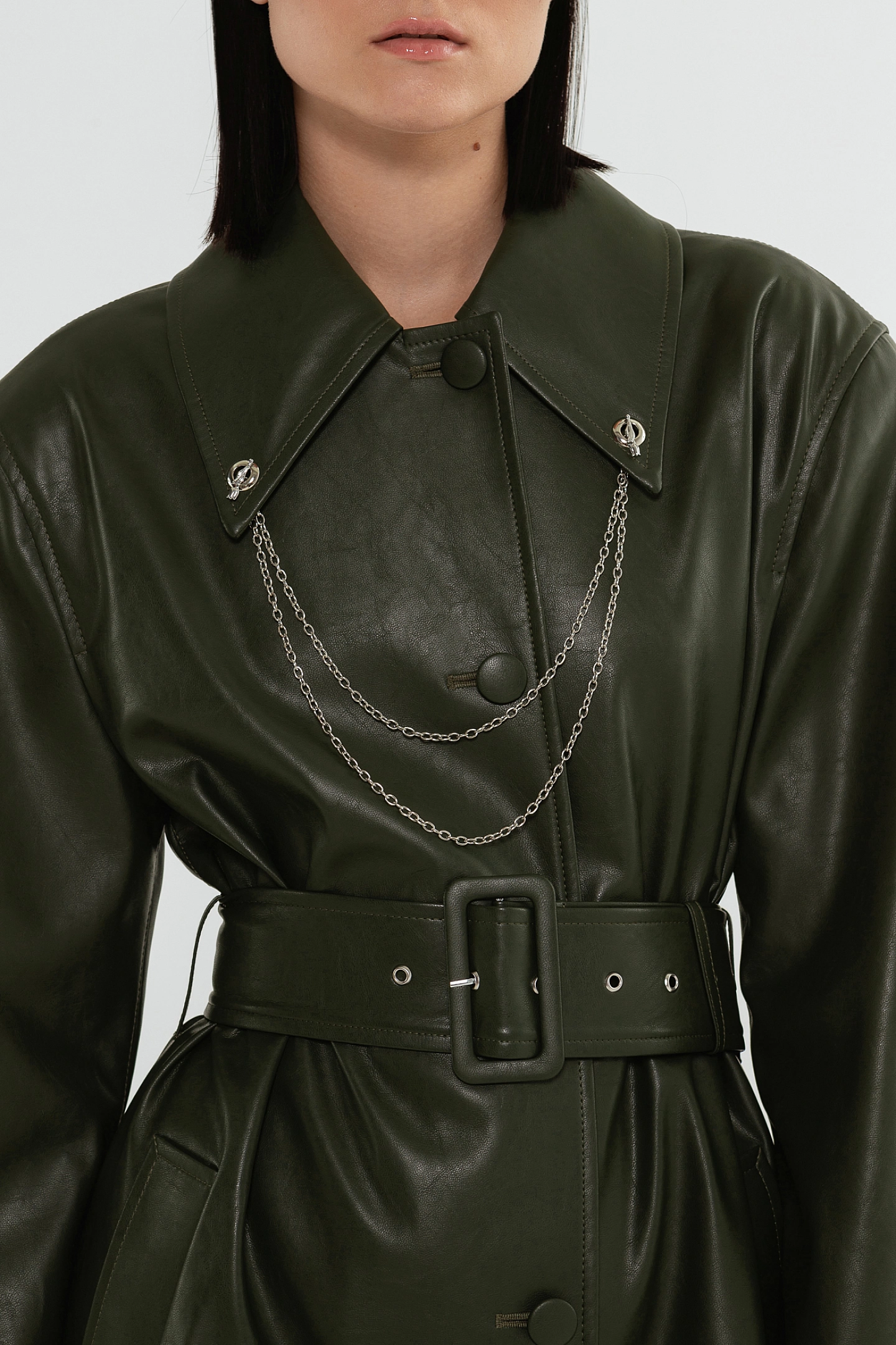 Тренч однобортный с патами на рукавах