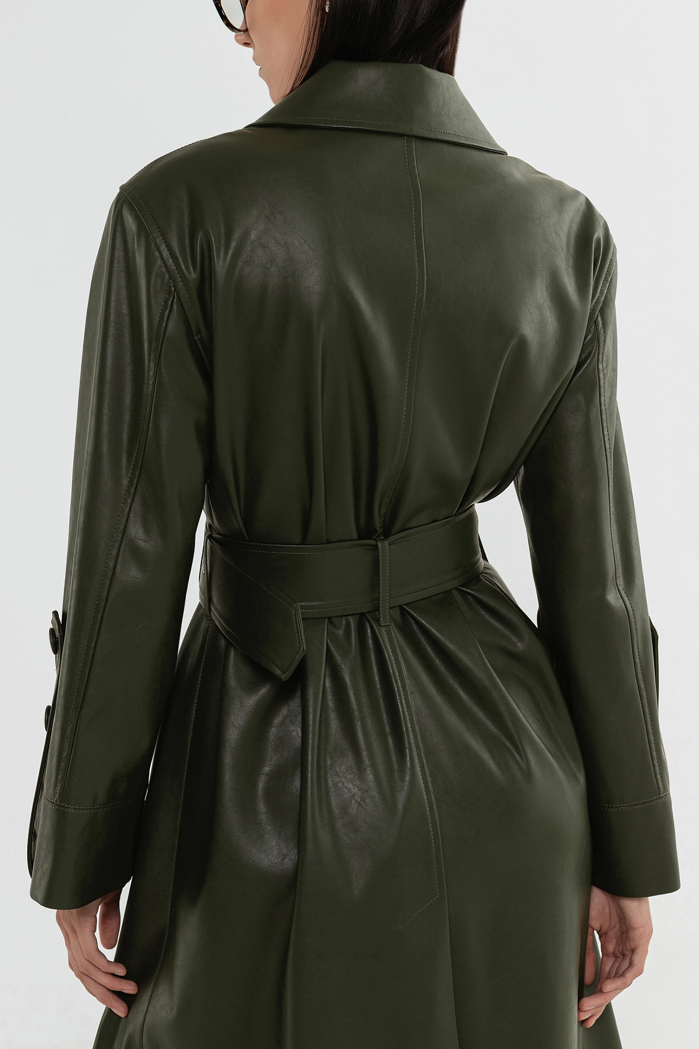 Тренч однобортный с патами на рукавах