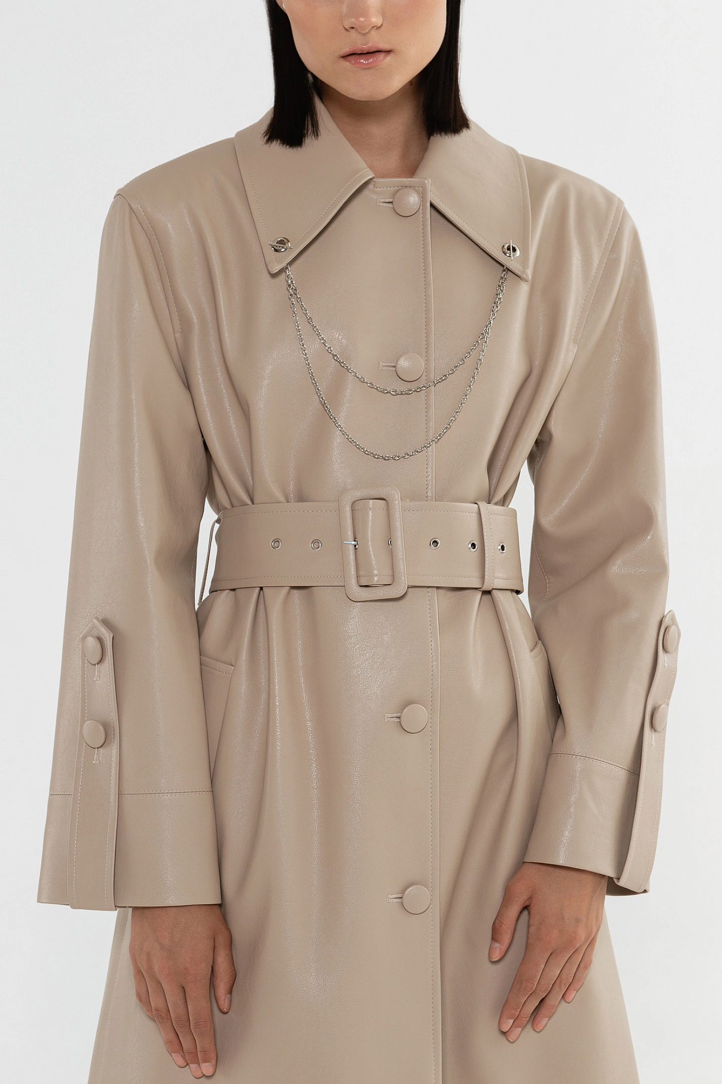 Тренч однобортный с патами на рукавах