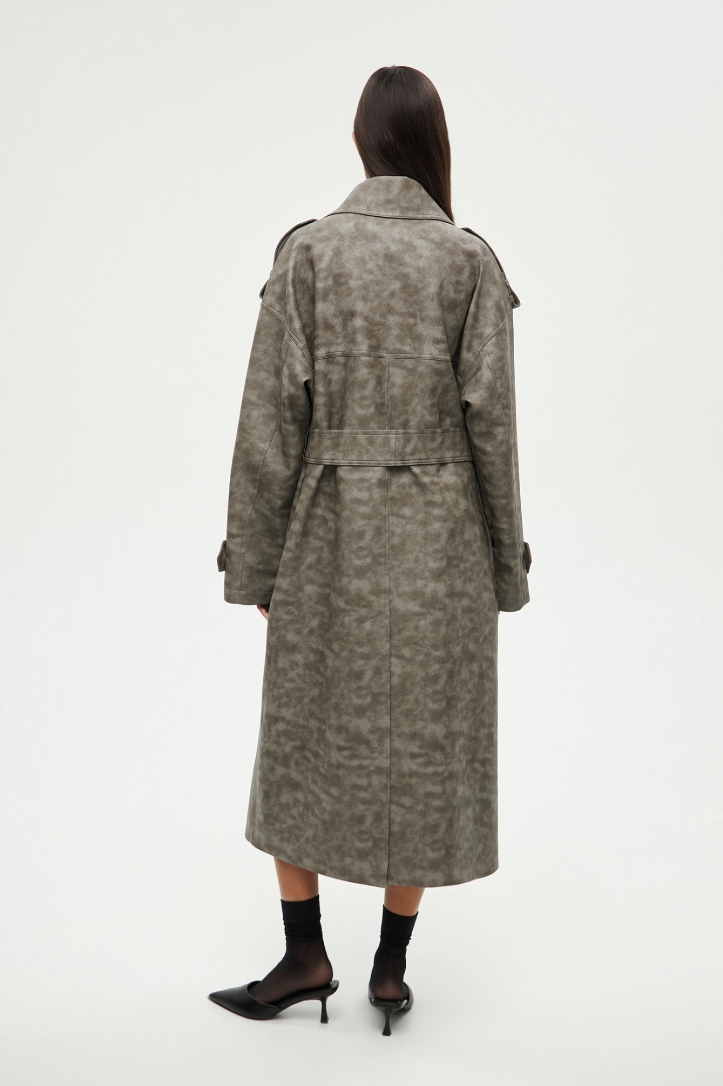 Voluminous trench coat with wide lapels