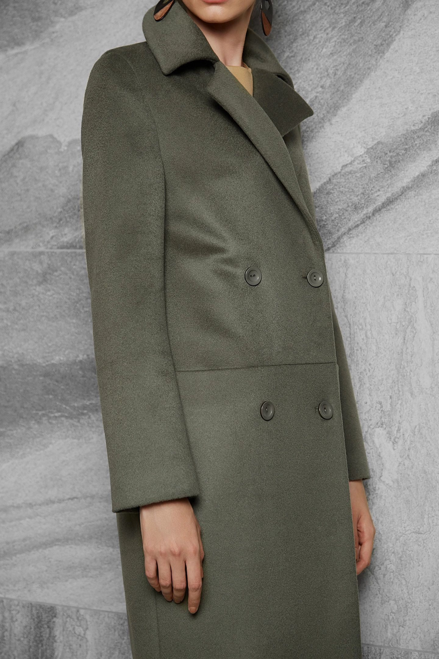 Пальто - халат с втачным рукавом на пуговицах