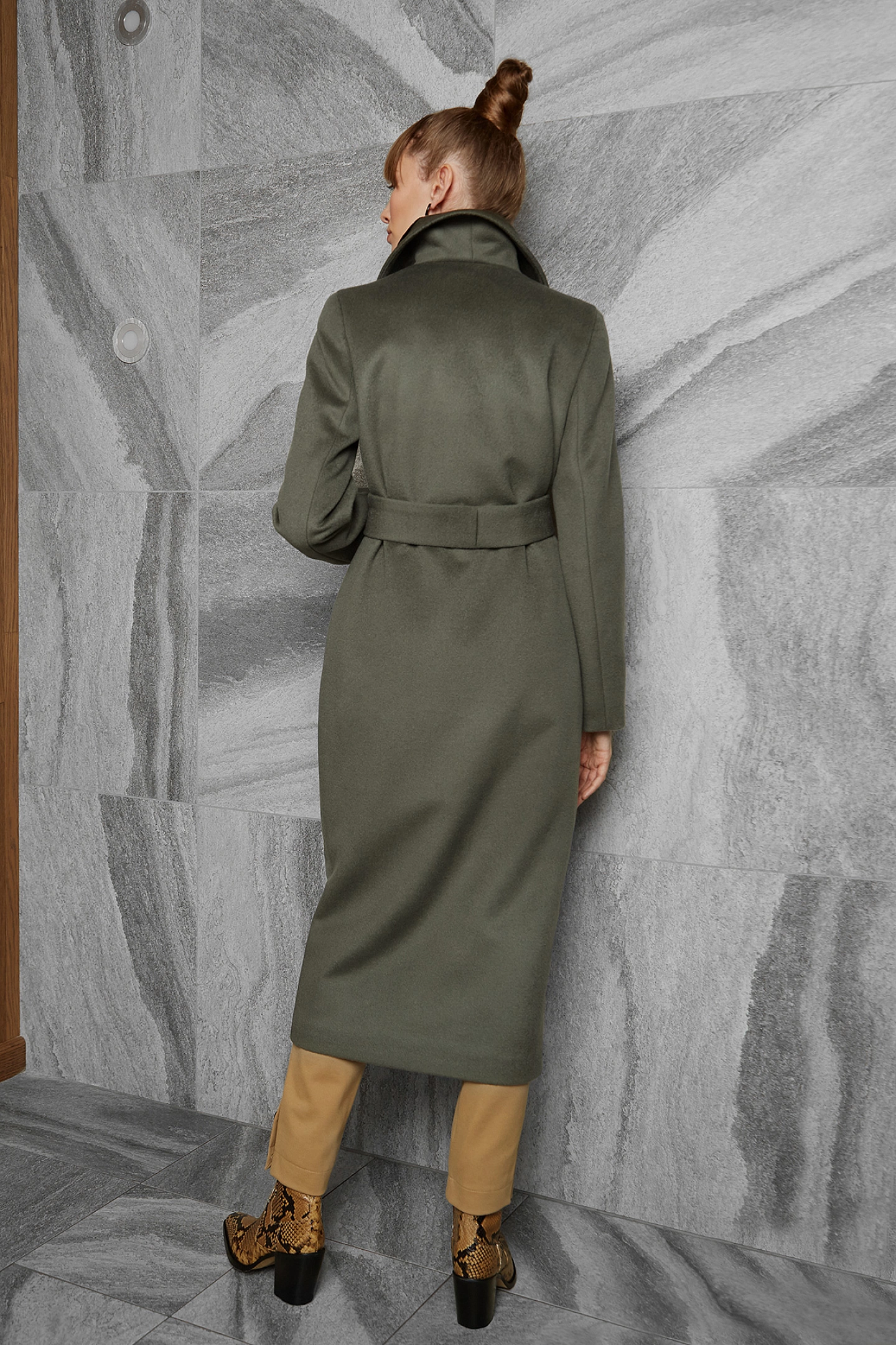 Пальто - халат с втачным рукавом на пуговицах