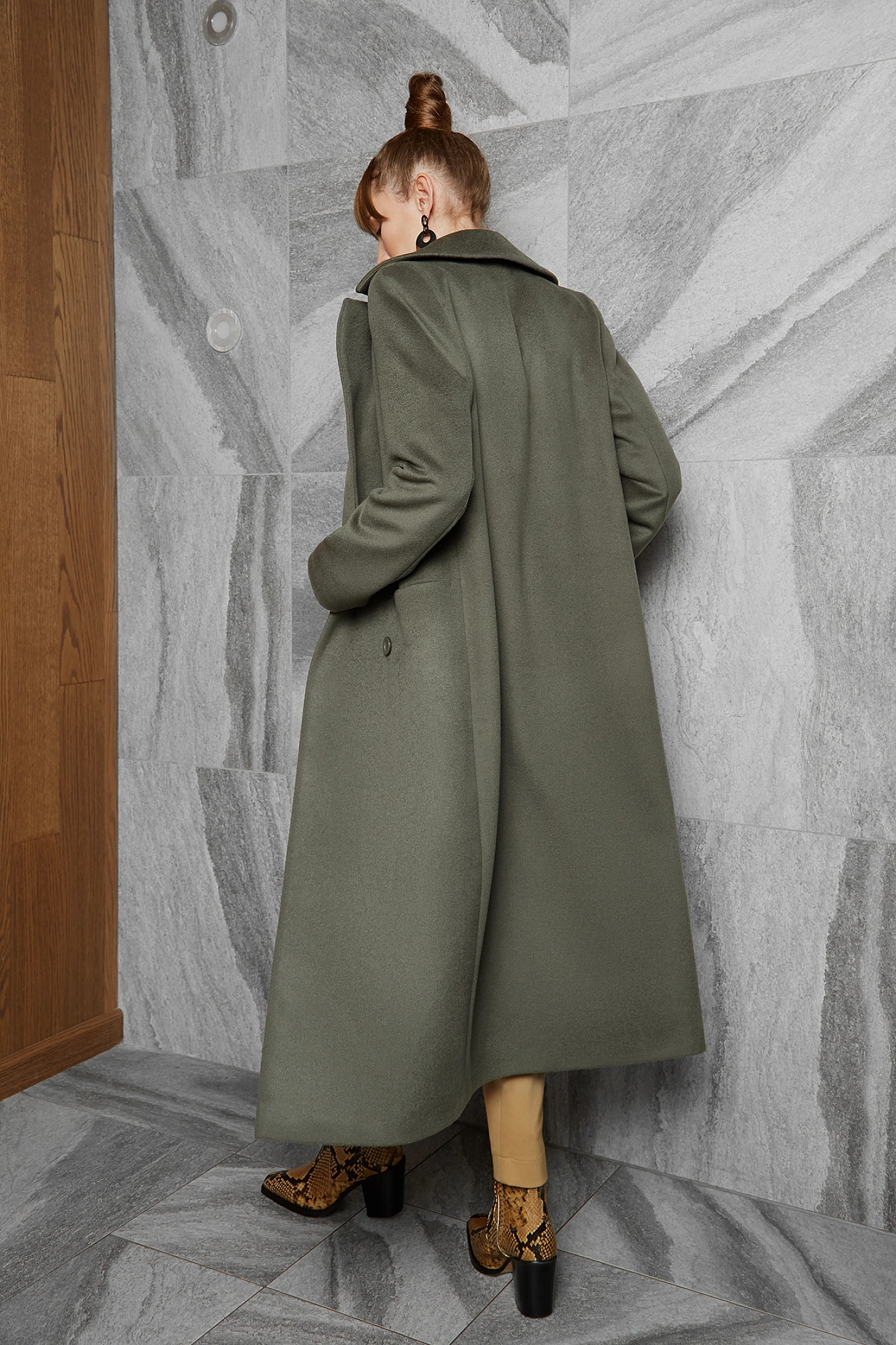 Пальто - халат с втачным рукавом на пуговицах