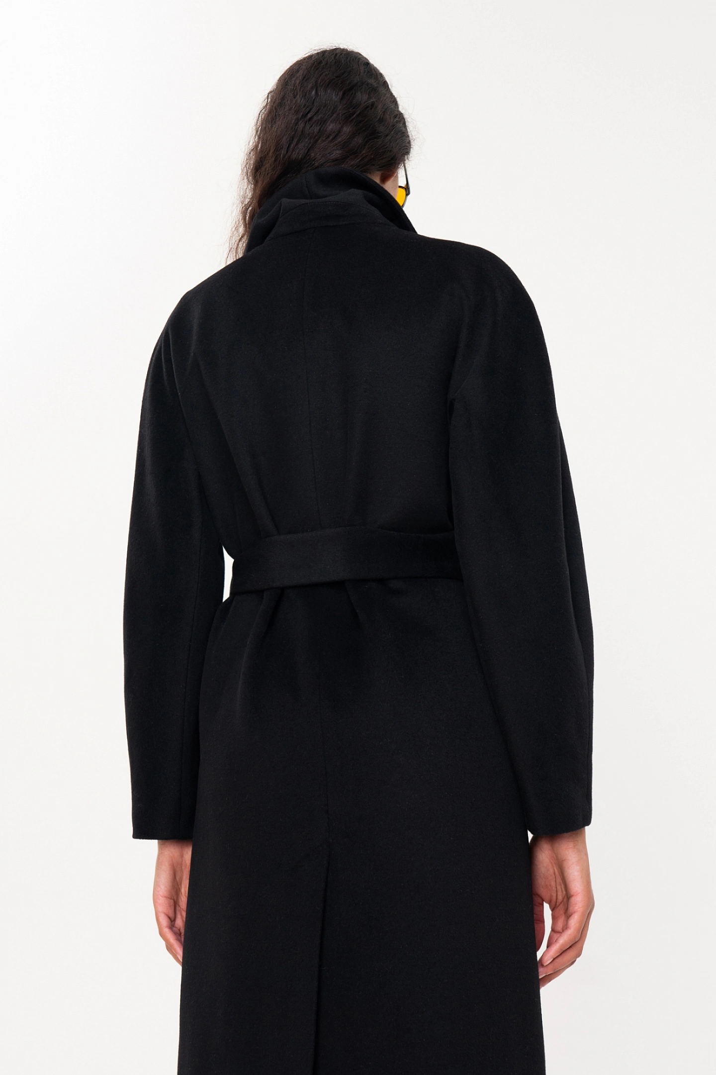 Robe coat with one-piece sleeves