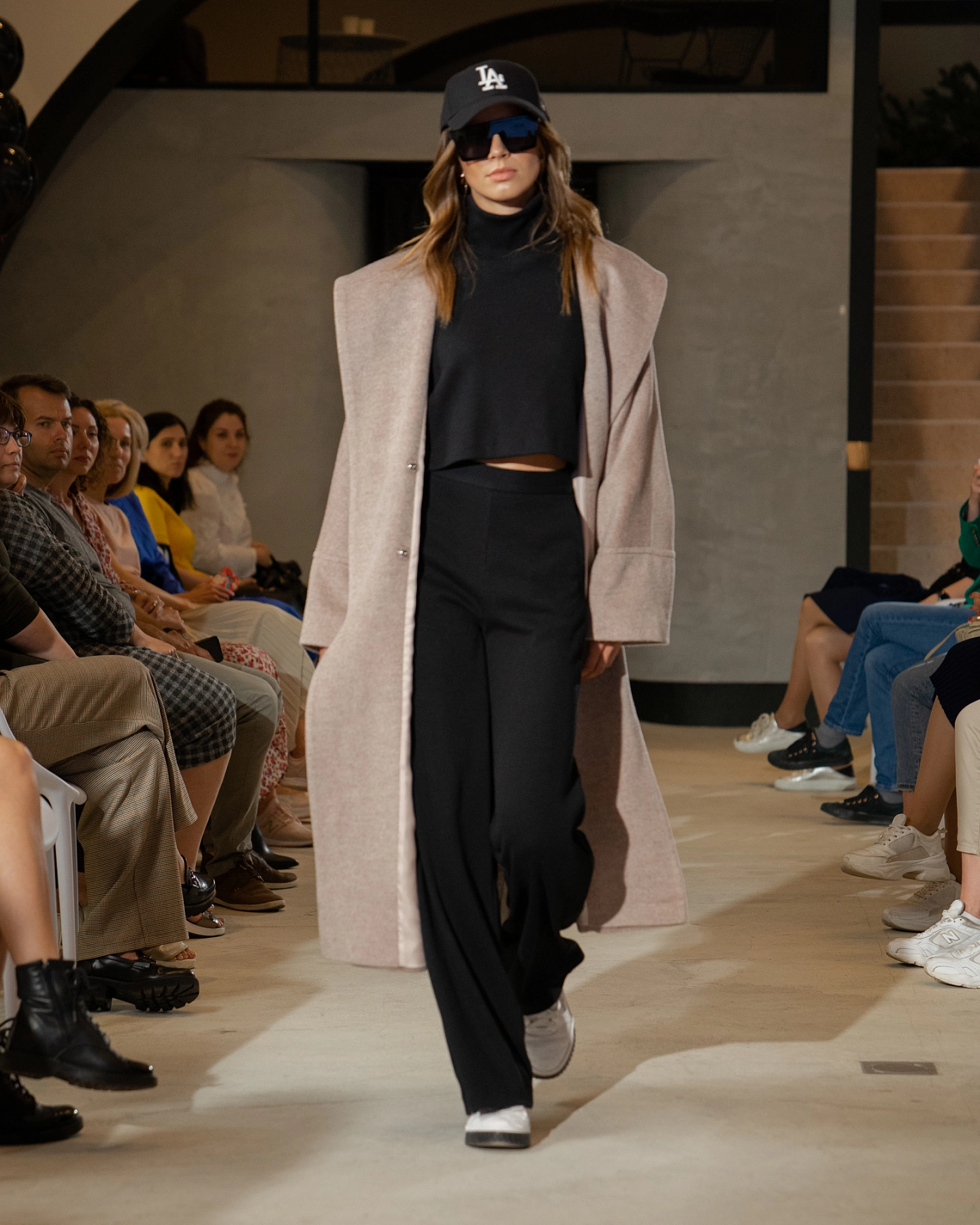 Пальто оверсайз с капюшоном