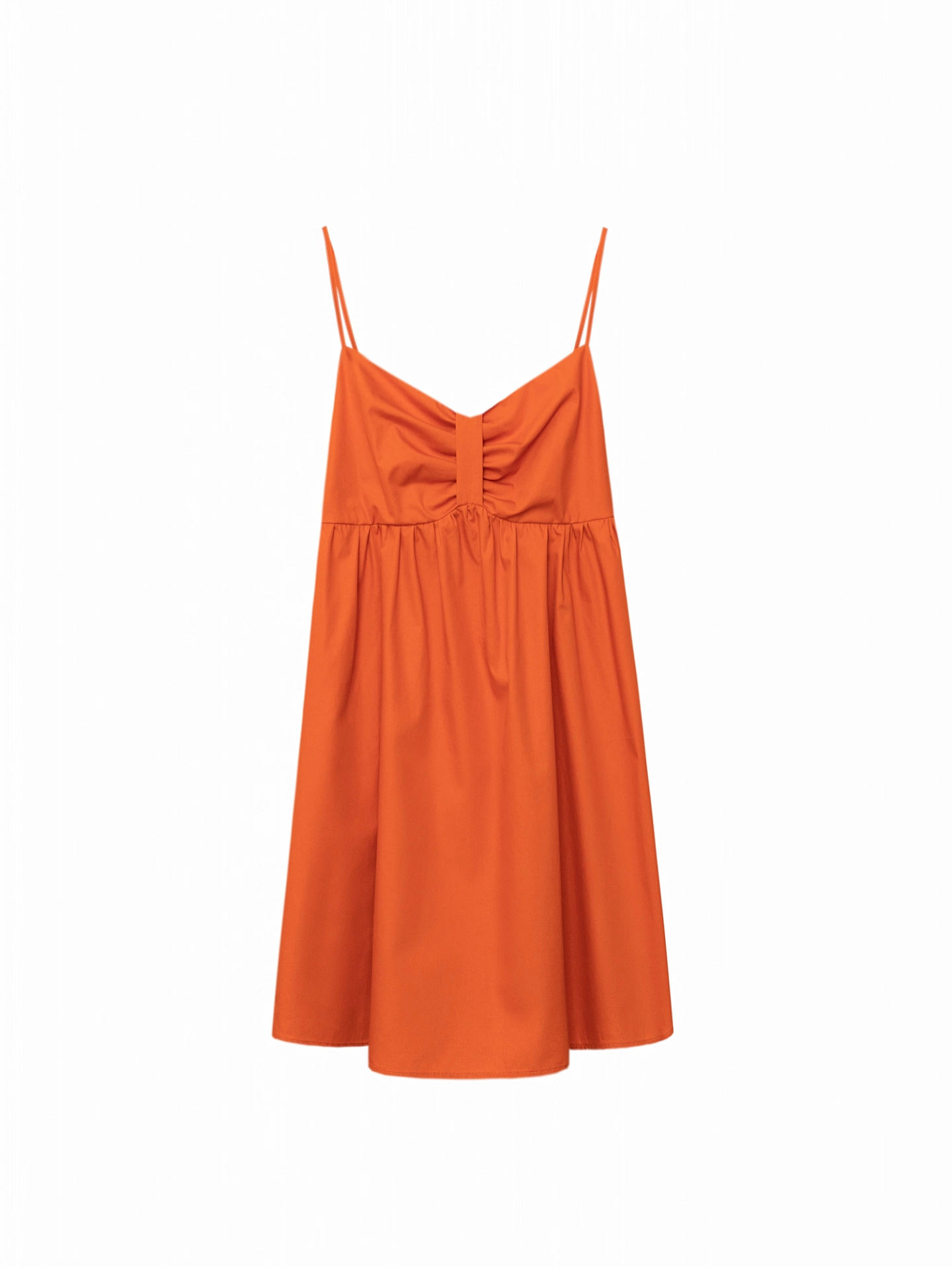 Платье на бретелях с завышенной линией талии