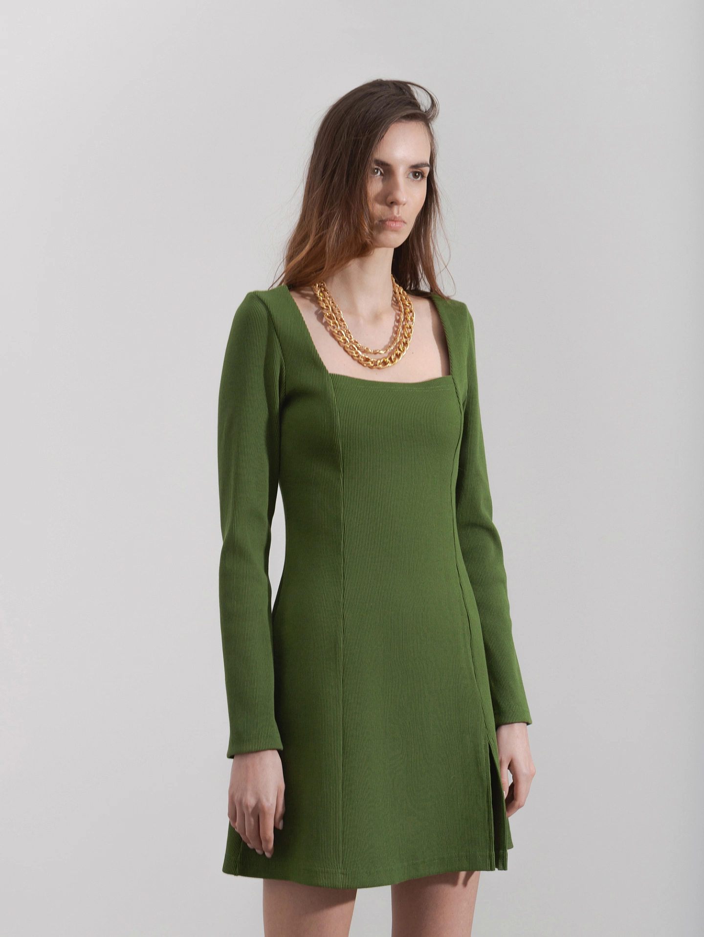 Платье с квадратным вырезом