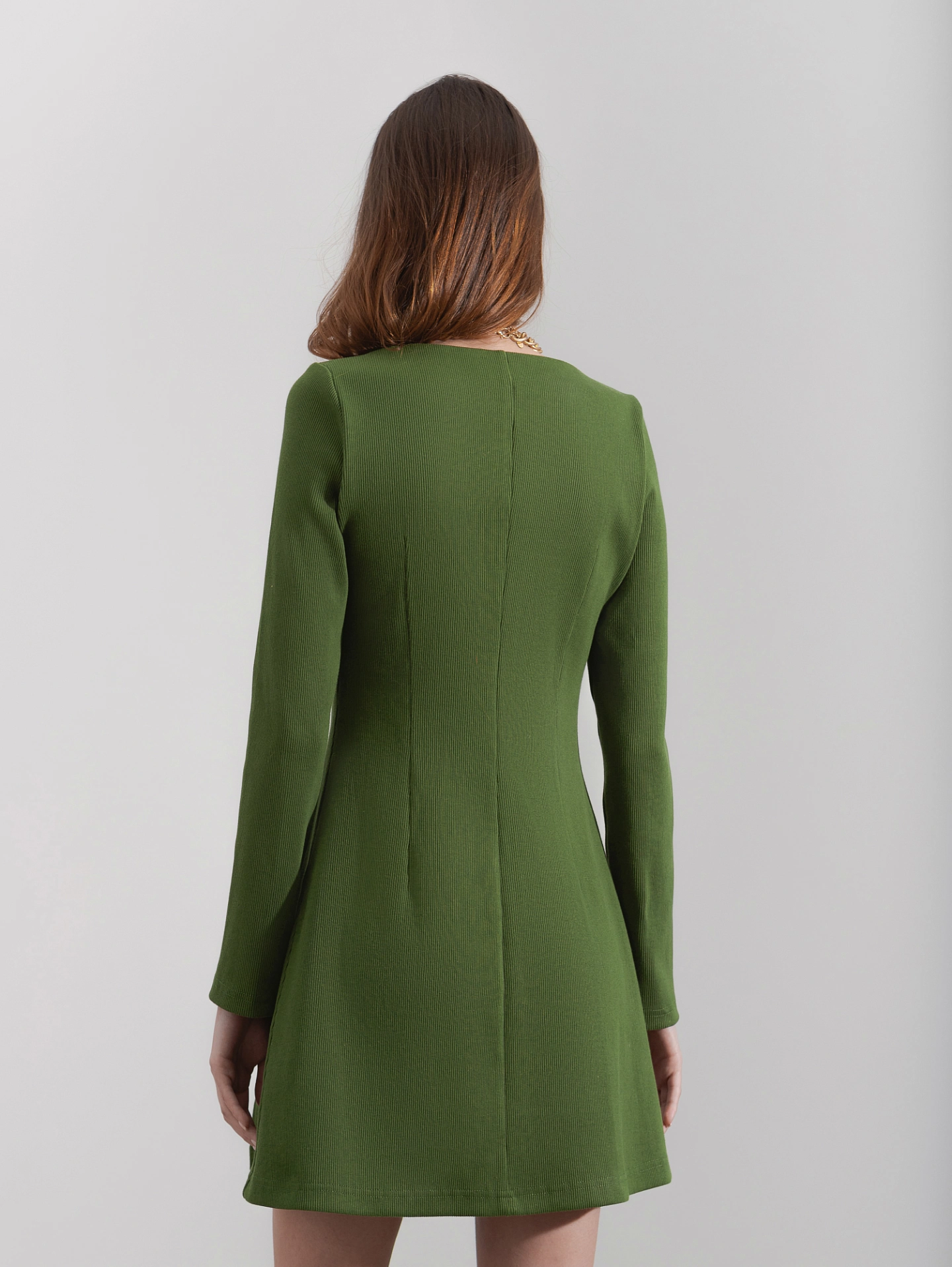 Платье с квадратным вырезом