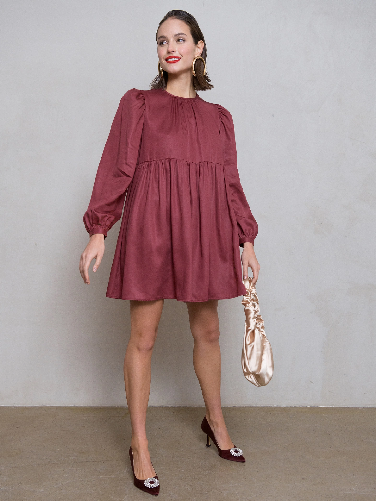 Платье свободное с завышенной талией