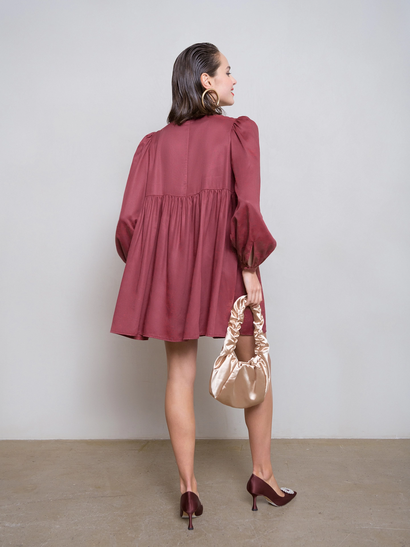 Платье свободное с завышенной талией