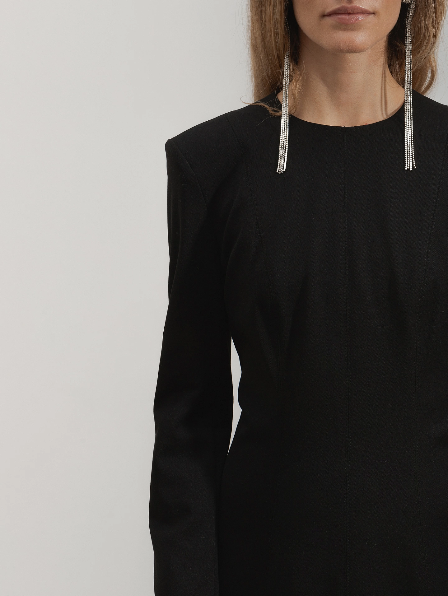 Платье с рельефными швами