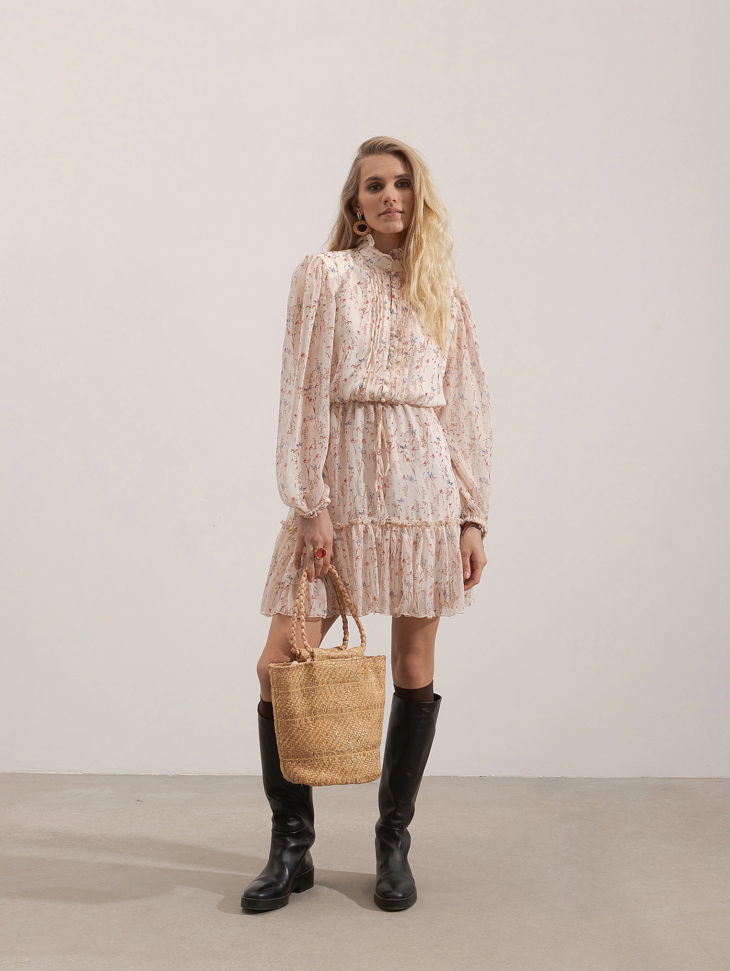 Платье-мини из шифона с широкими рукавами