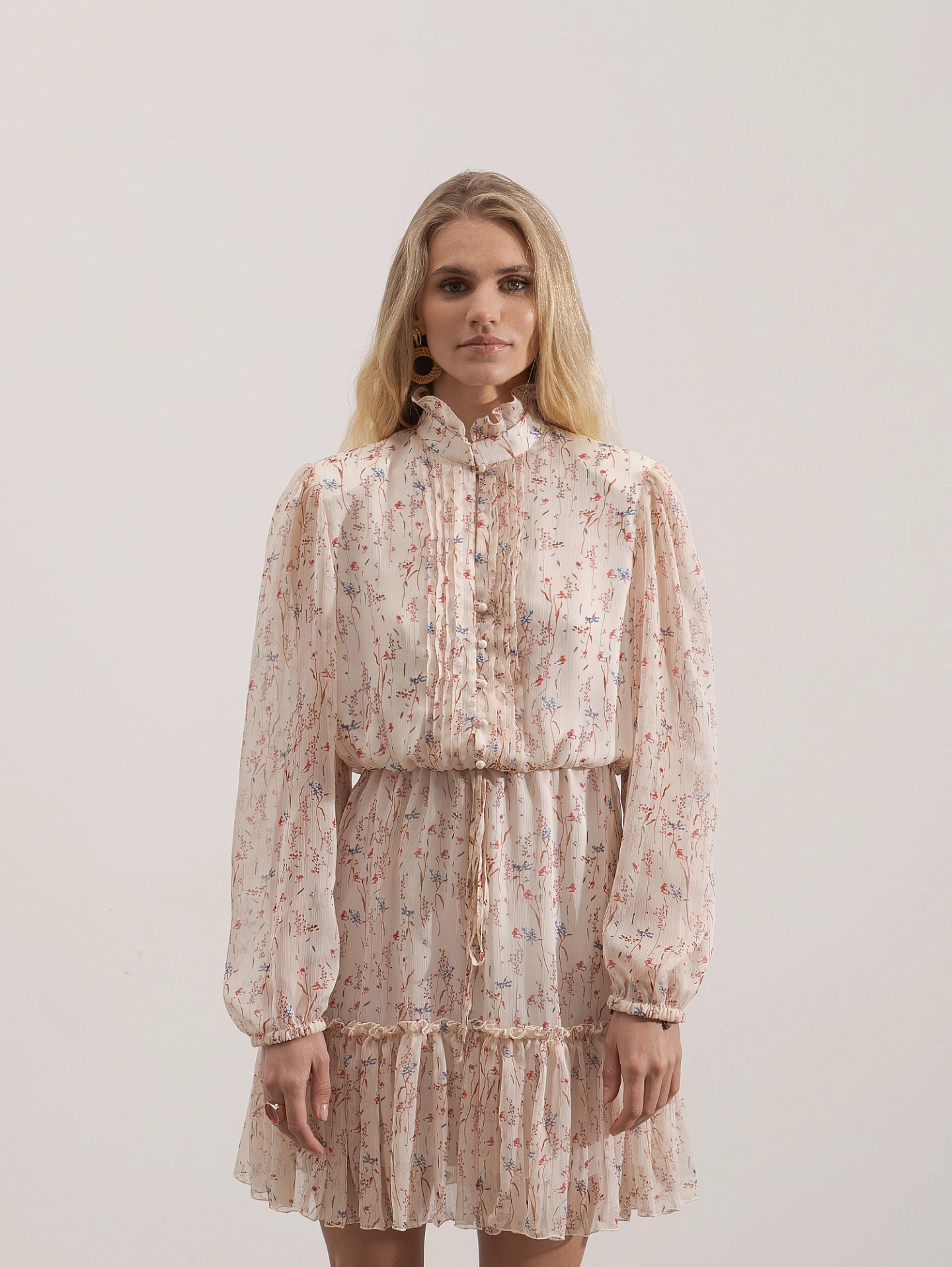 Платье-мини из шифона с широкими рукавами