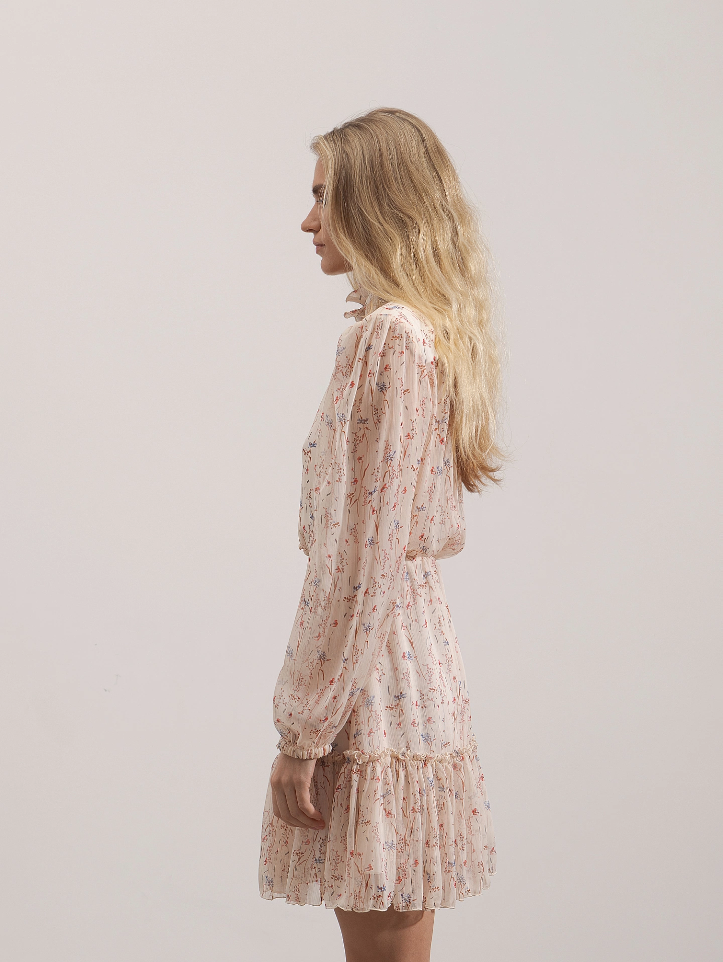 Платье-мини из шифона с широкими рукавами