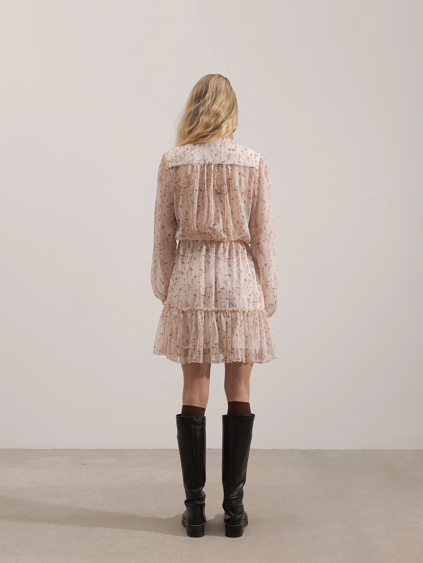 Платье-мини из шифона с широкими рукавами