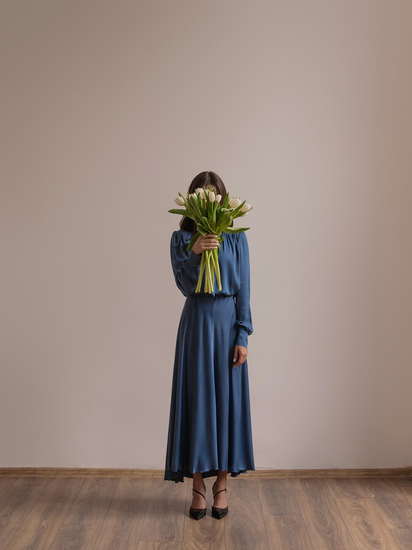 Платье с завязками и резинкой на талии