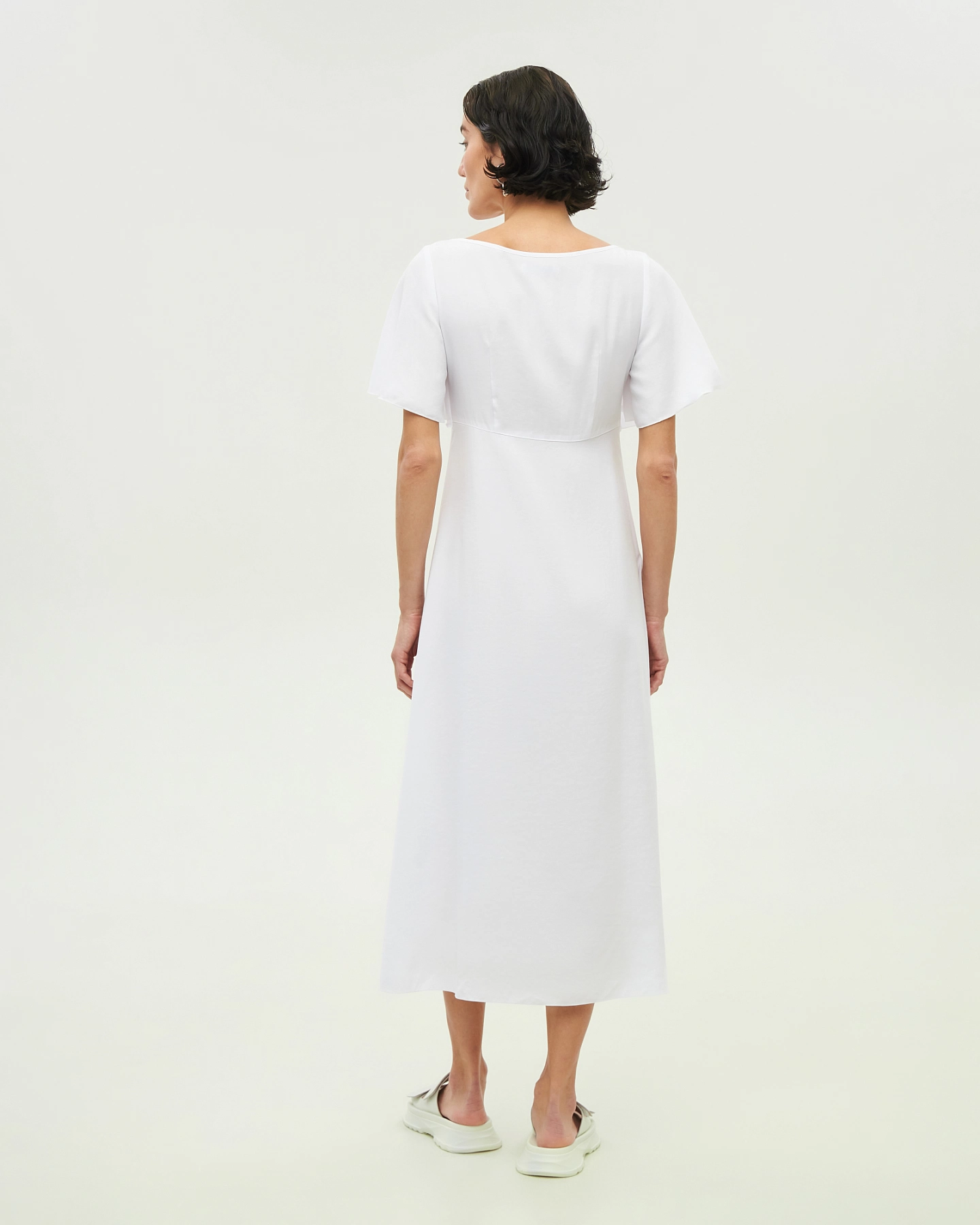 Платье А-силуэта из лёгкой ткани