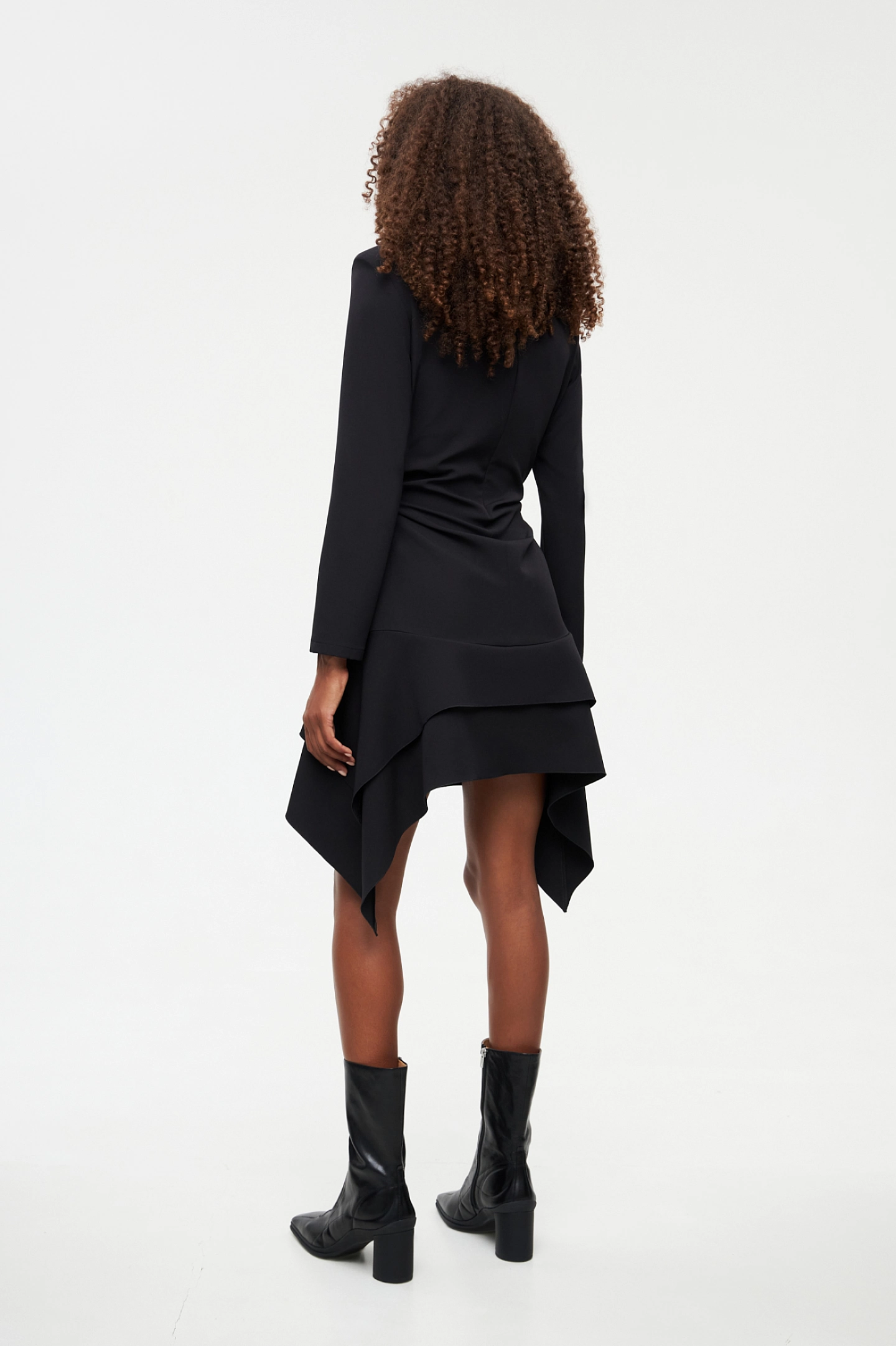 Wide shoulder dress with flounces
