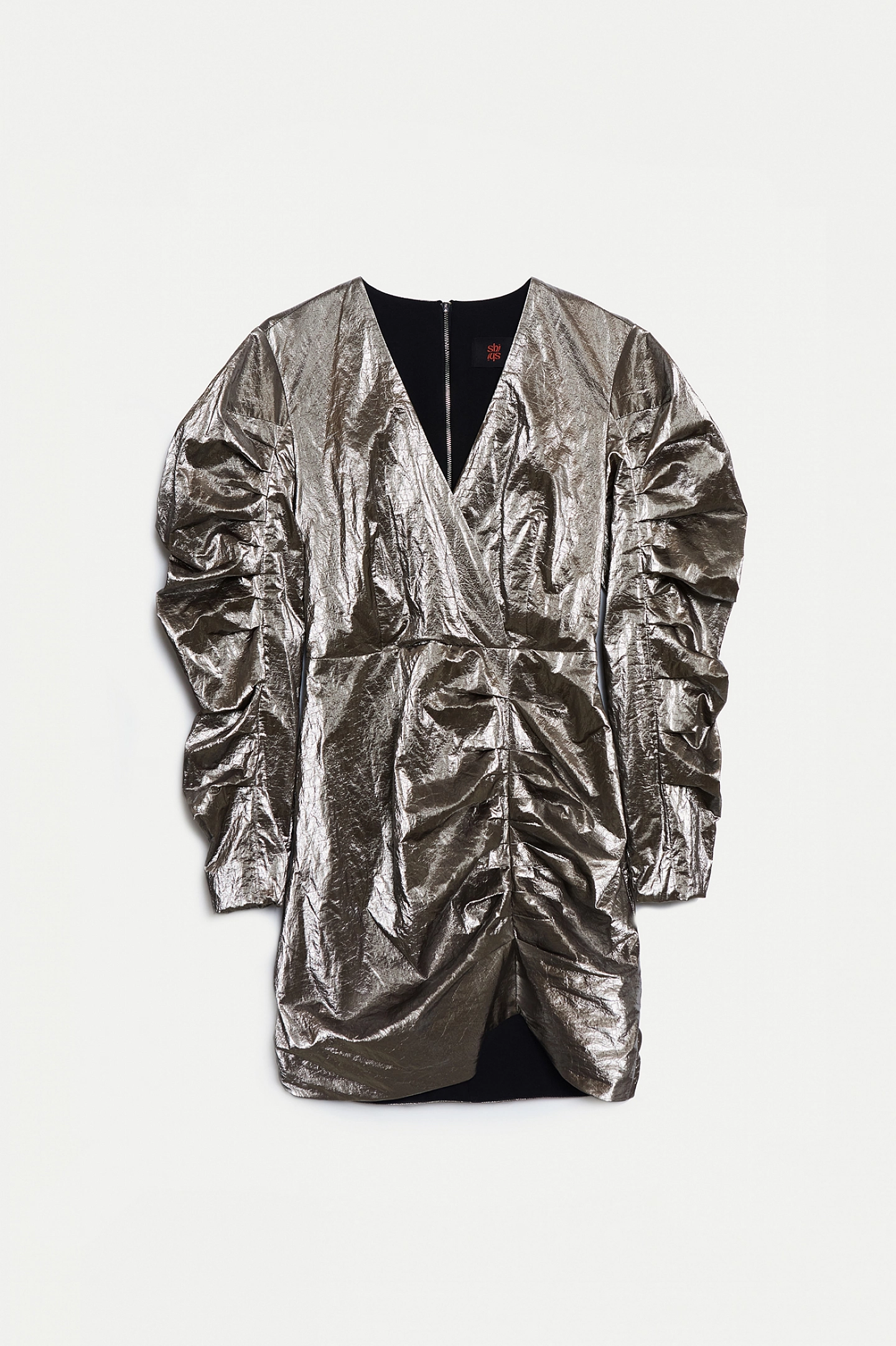 Платье с запахом и объёмными рукавами