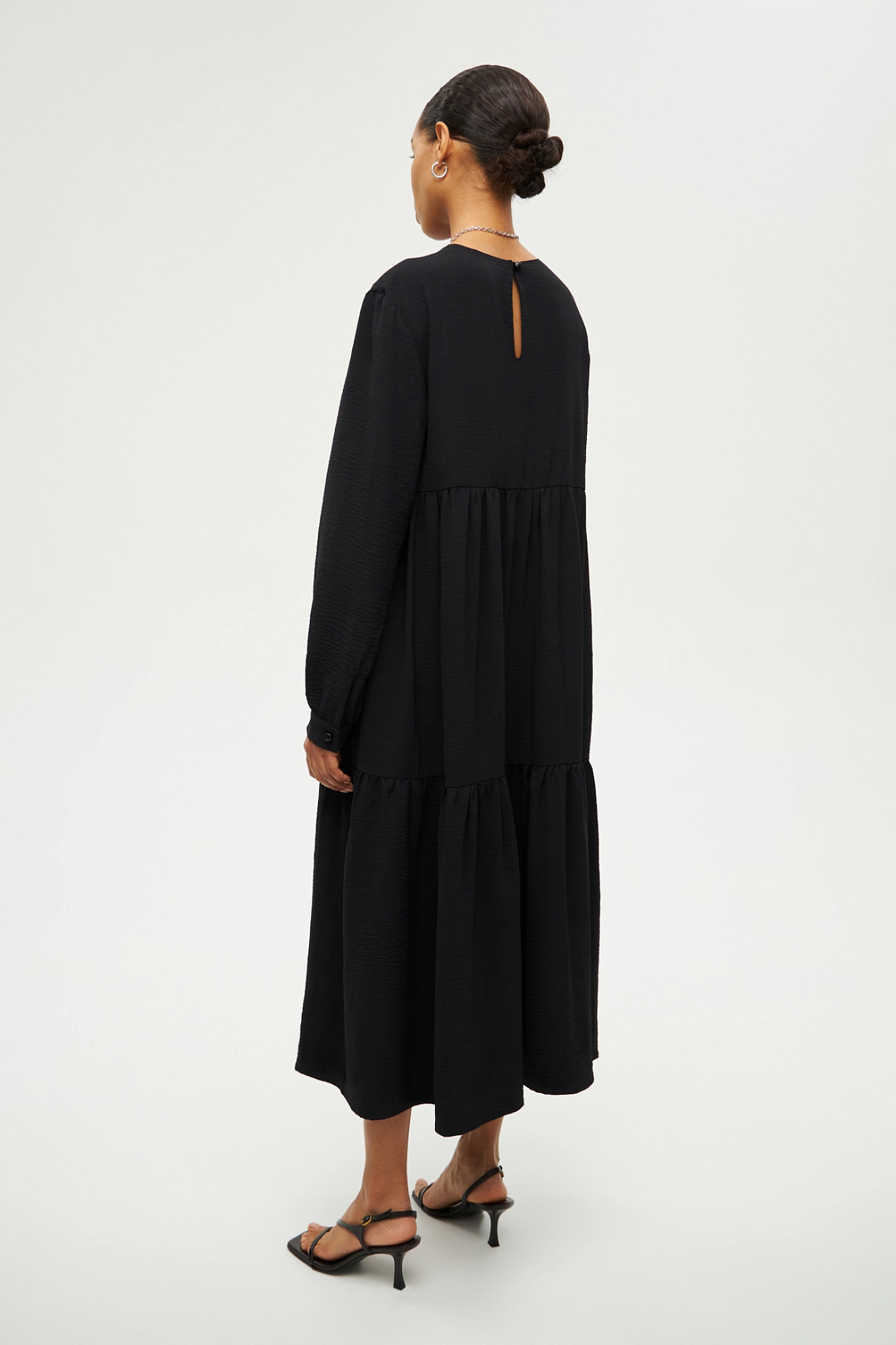 Платье ярусное с длинным рукавом