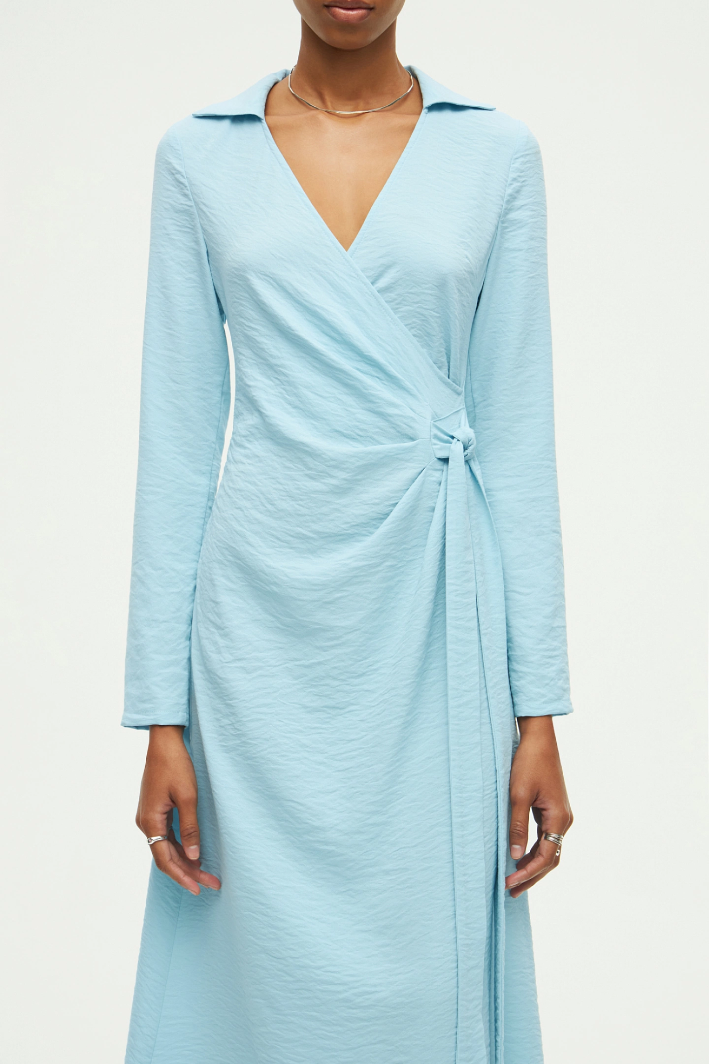 Платье с запахом и драпировкой