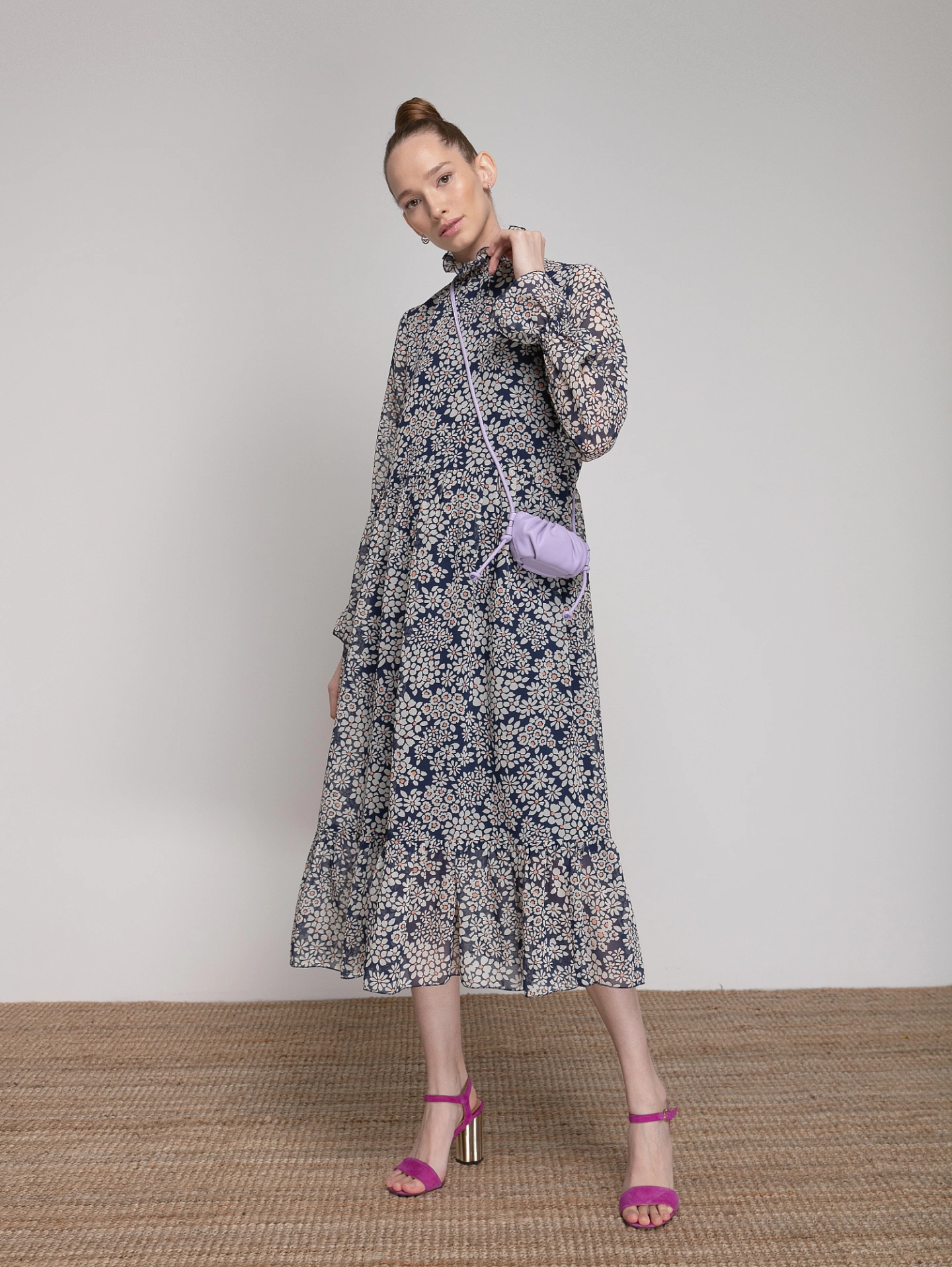 Платье из шифона с воротником стойка