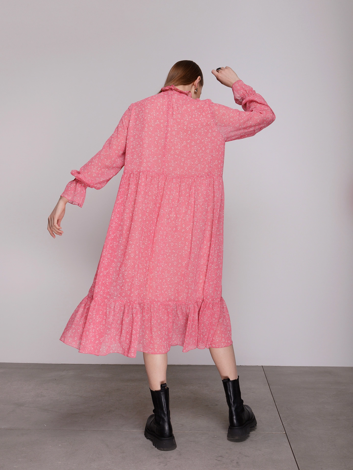 Платье из шифона с воротником стойка