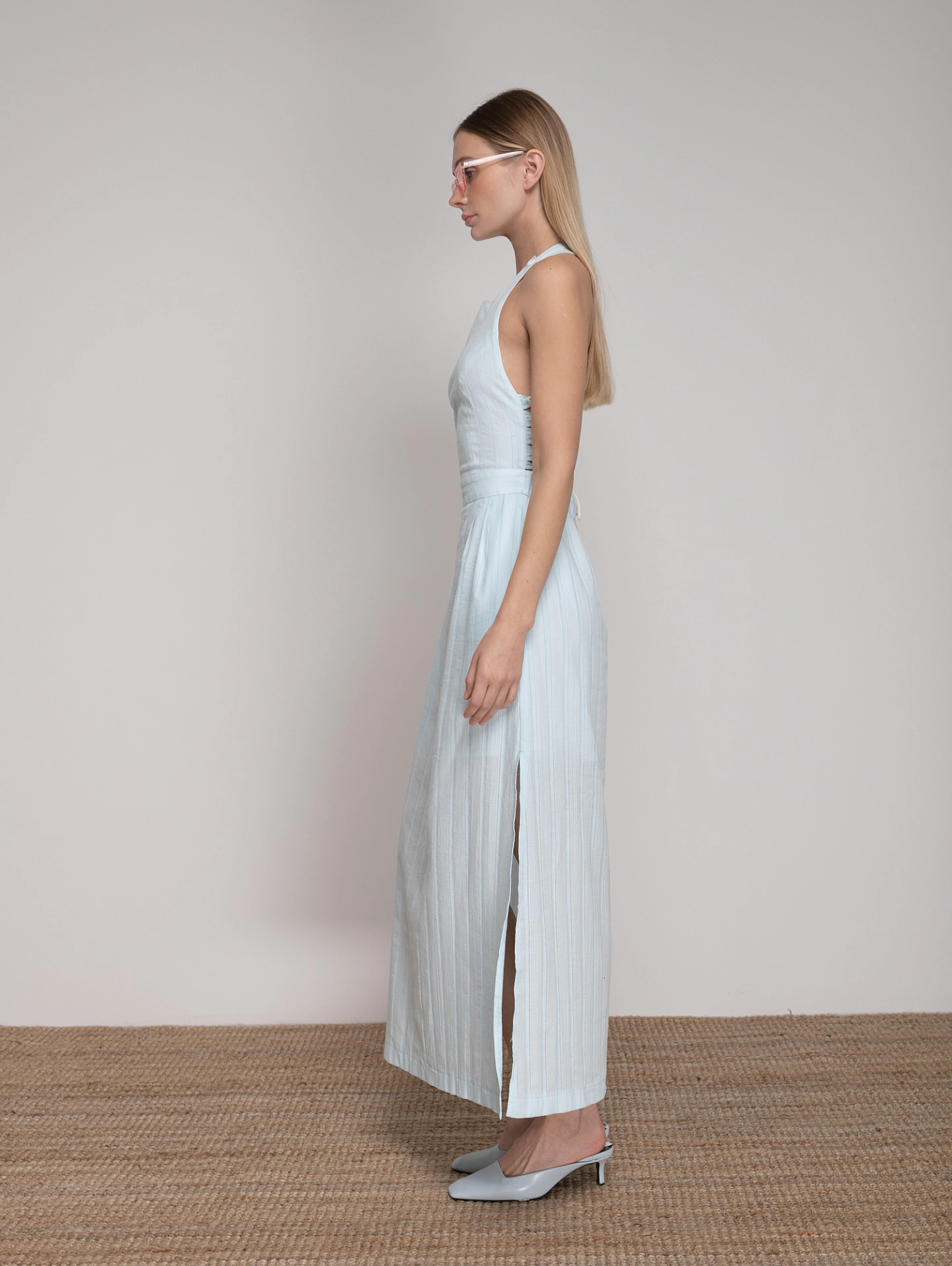 Платье с открытой спиной и шнуровкой