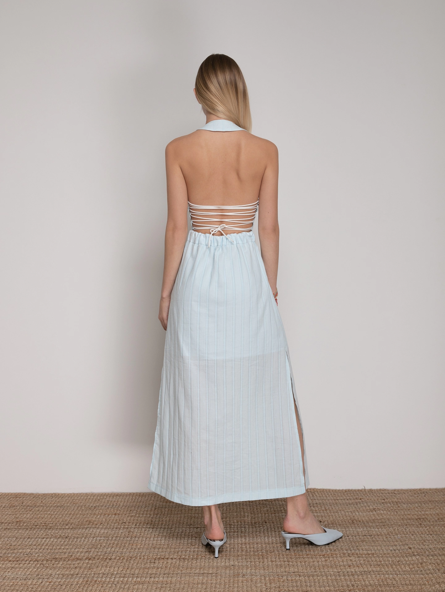 Платье с открытой спиной и шнуровкой