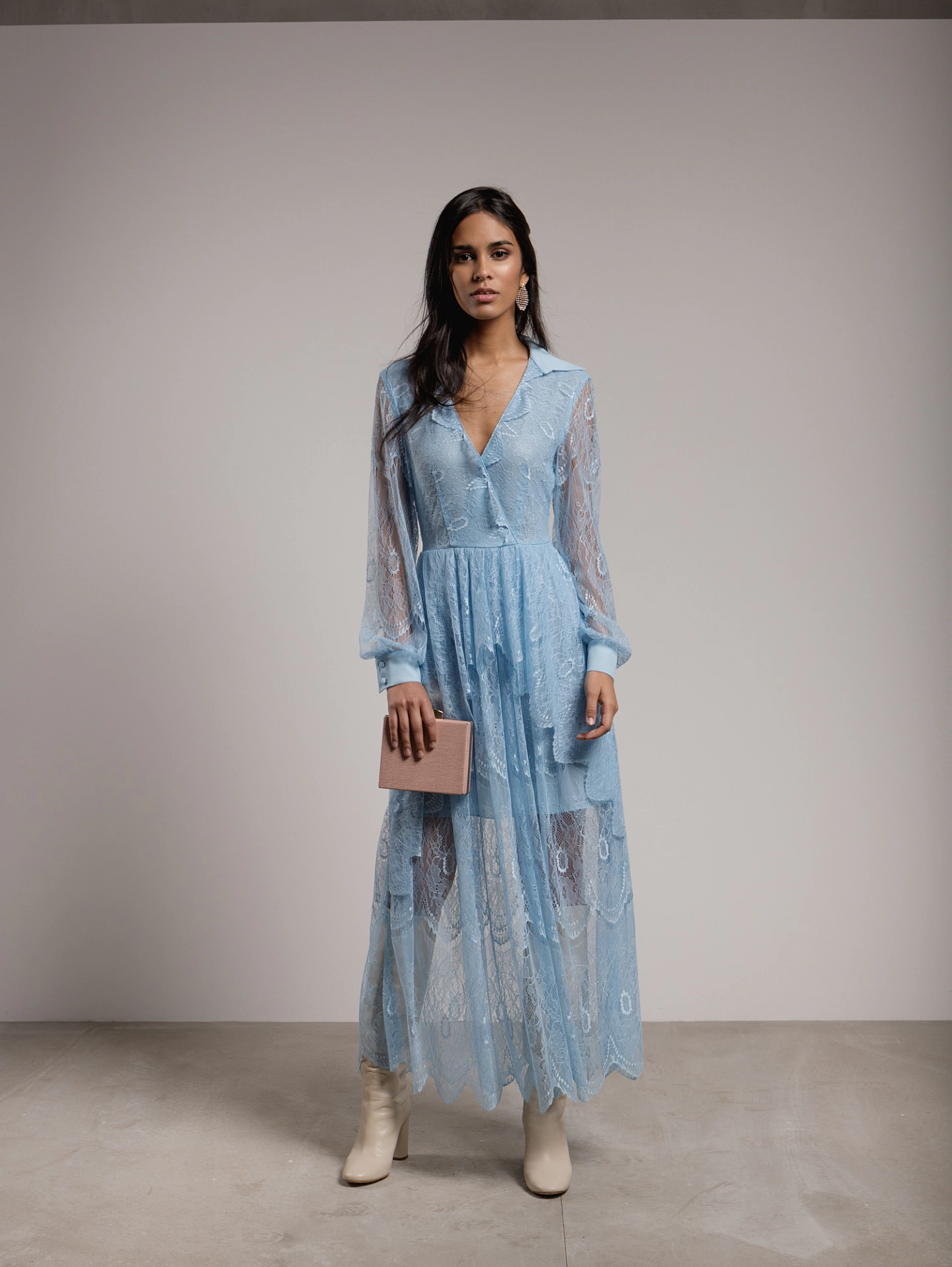 Платье из кружева