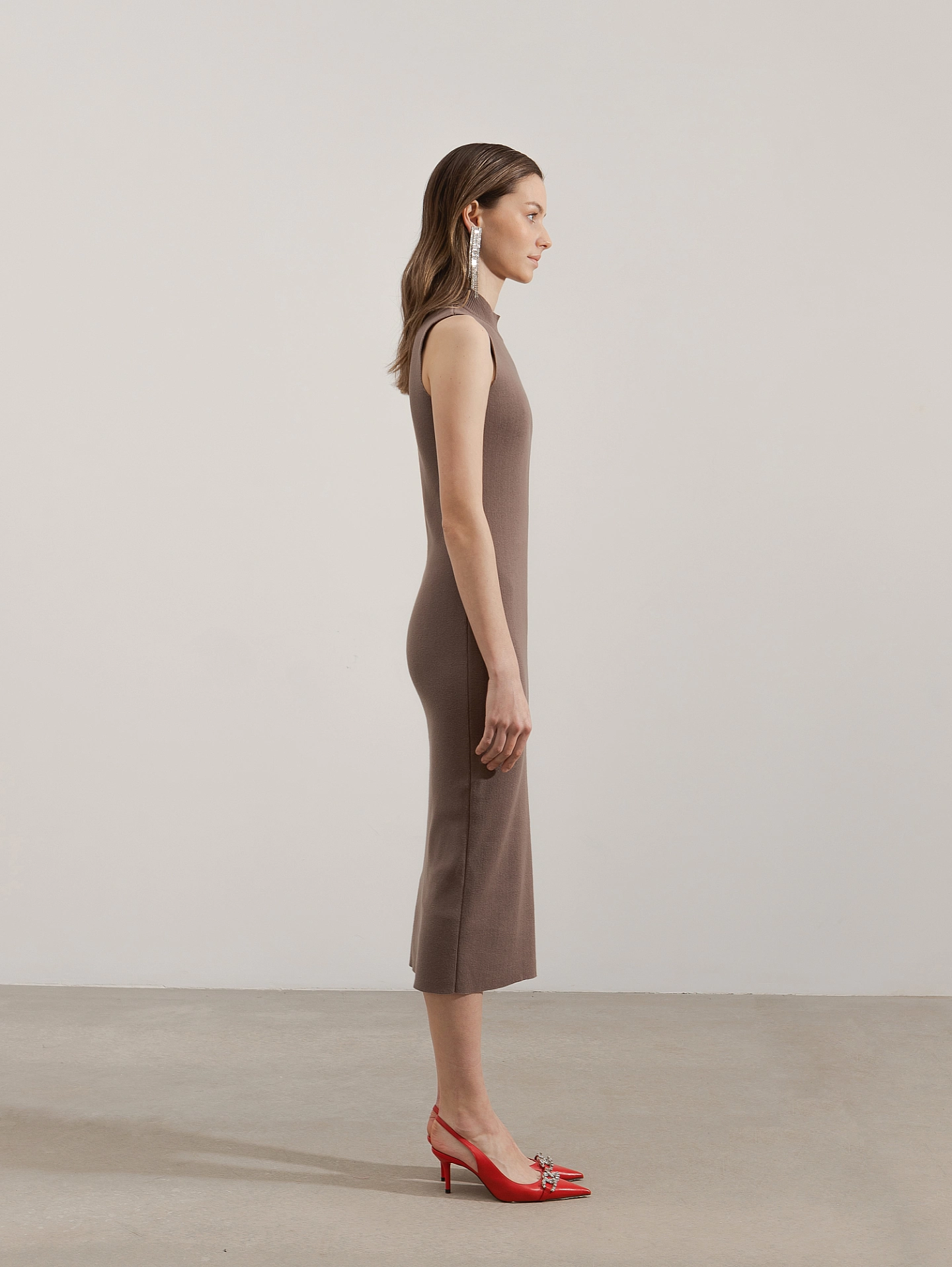 Платье вязаное длинное без рукавов со стойкой