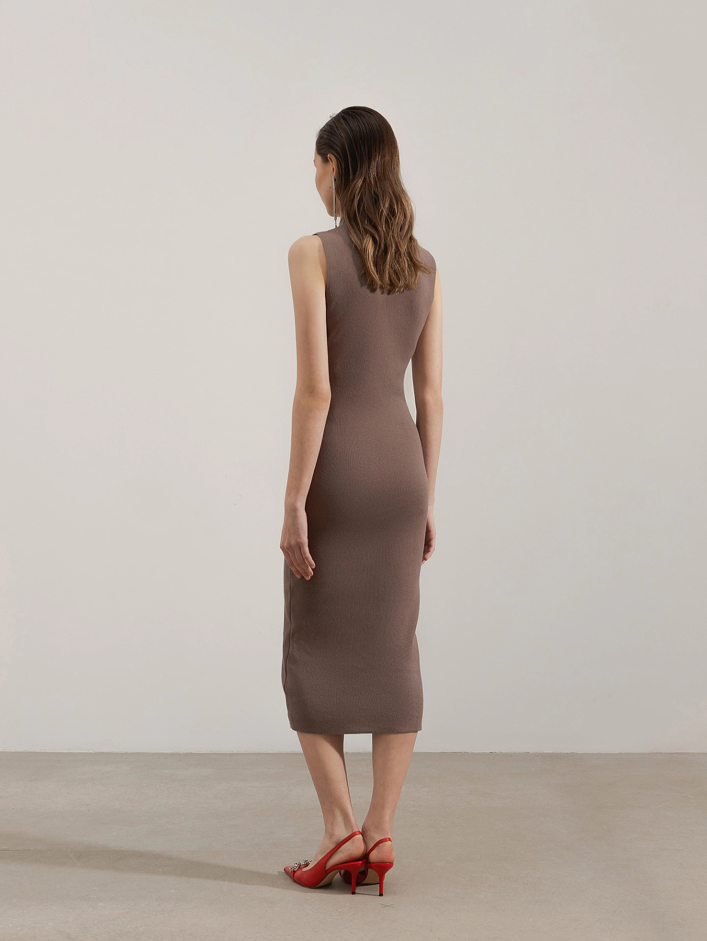 Платье вязаное длинное без рукавов со стойкой